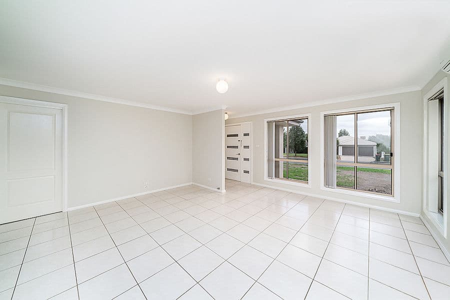 1/3 CARINYA Street, Glenfield Park, Glenfield Park - Thumbnail 3