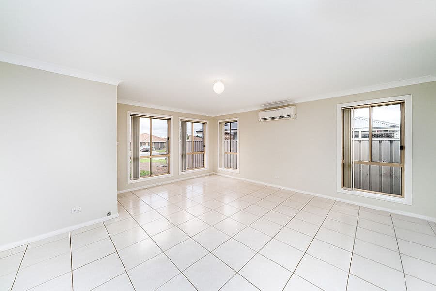 1/3 CARINYA Street, Glenfield Park, Glenfield Park - Thumbnail 4