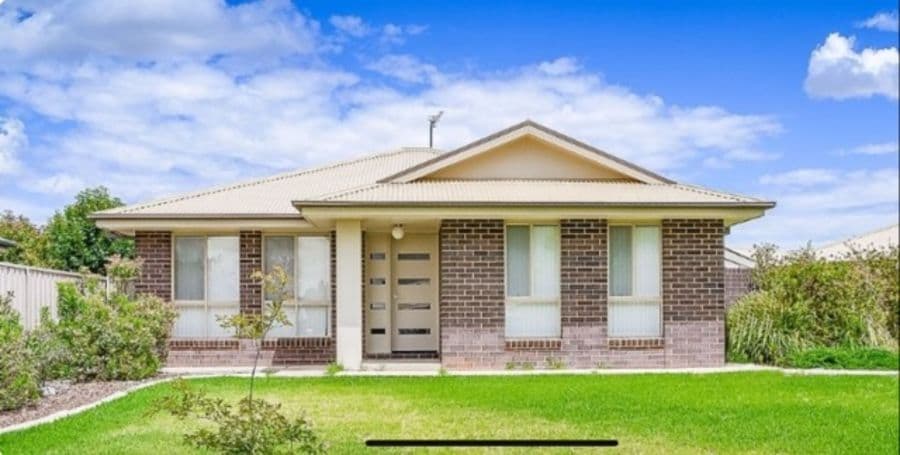 1/3 CARINYA Street, Glenfield Park, Glenfield Park - Image 1