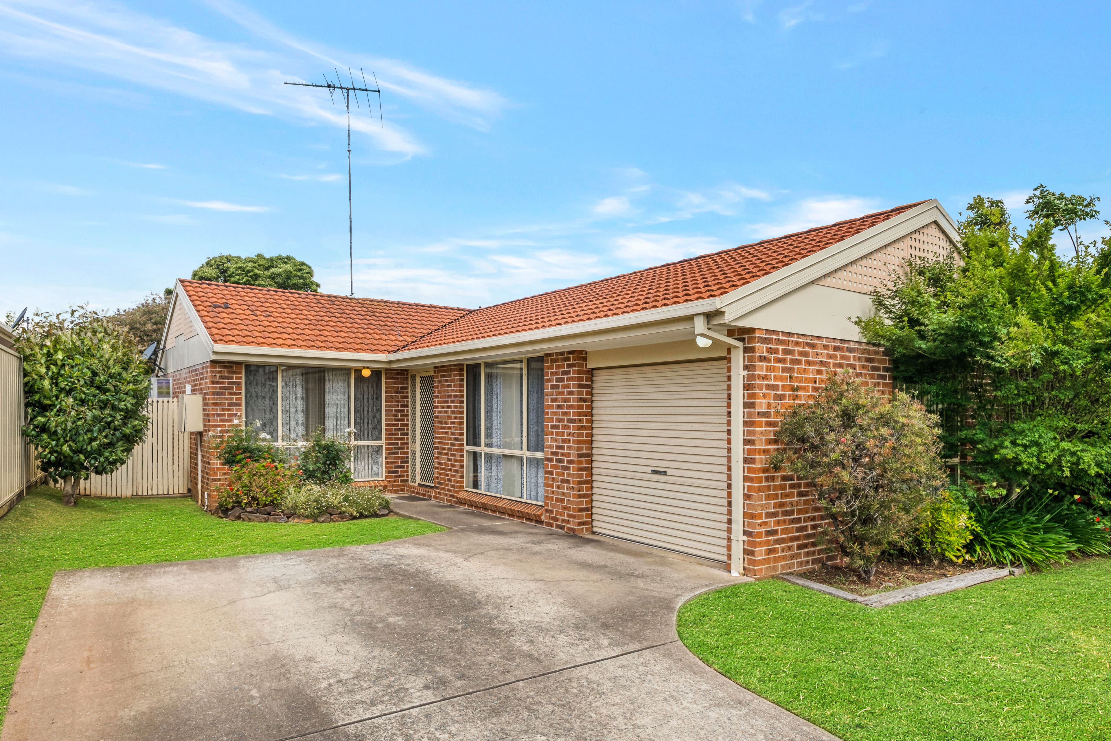26 Crommelin Crescent, St Helens Park, St Helens Park - Image 1