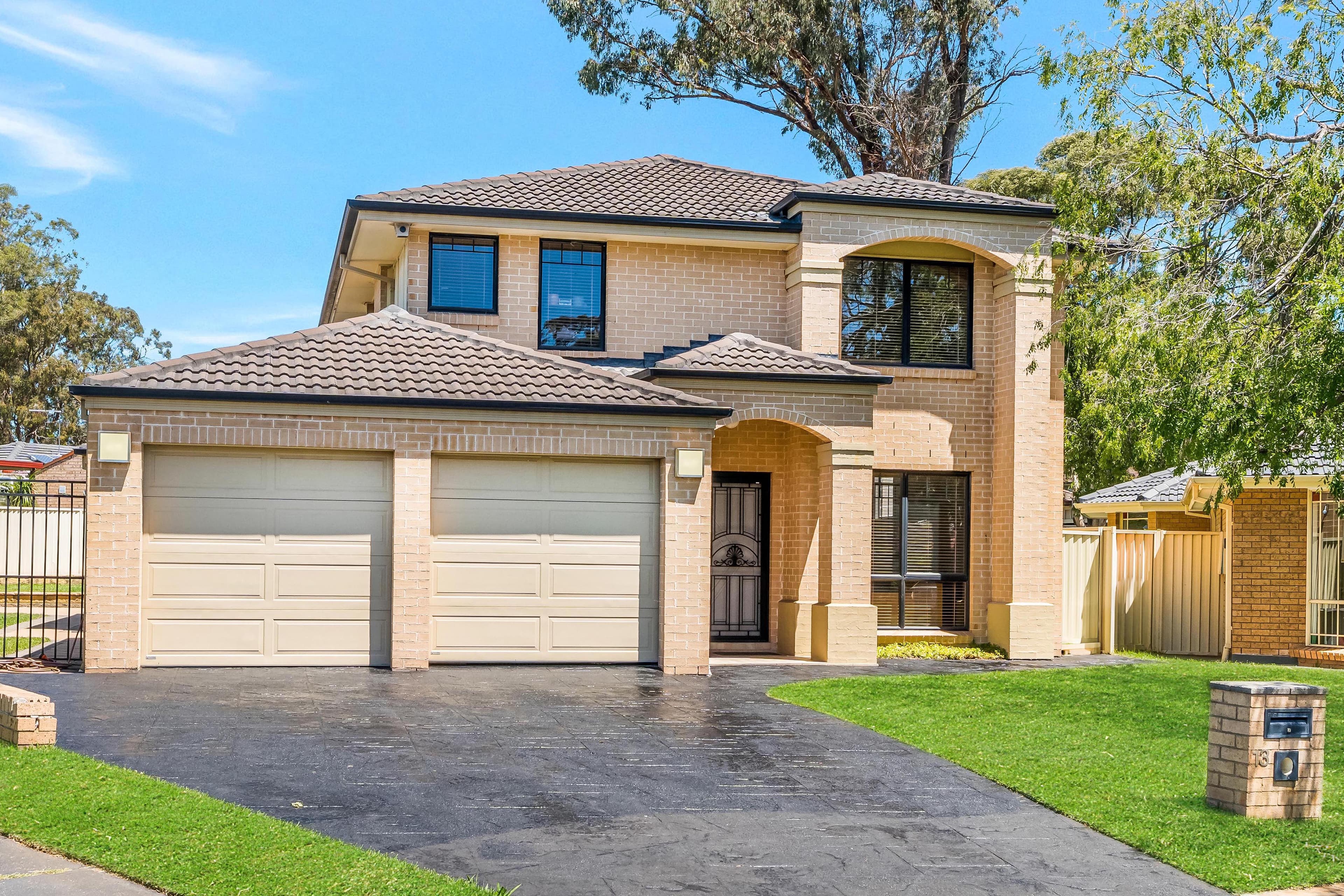 13 Richmond Close, St Johns Park, St Johns Park - Thumbnail 2