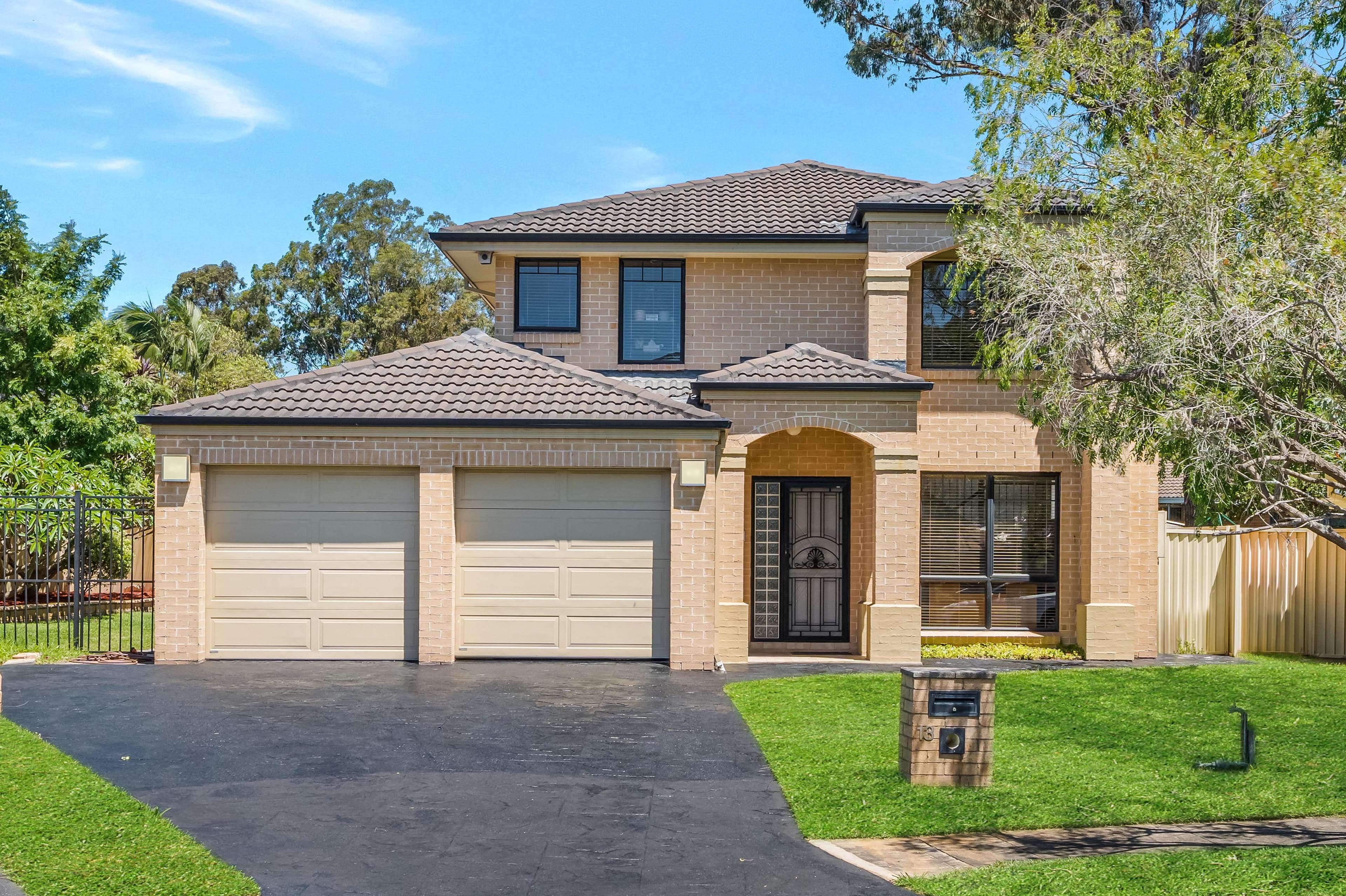 13 Richmond Close, St Johns Park, St Johns Park - Image 1