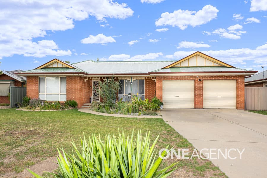 32 YENTOO Drive, Glenfield Park, Glenfield Park - Image 1