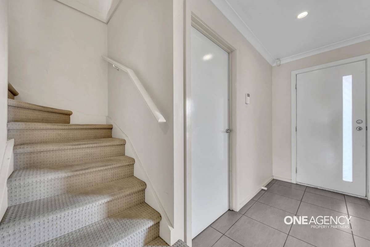 32 Featherbrook Drive, Point Cook, Point Cook - Thumbnail 4