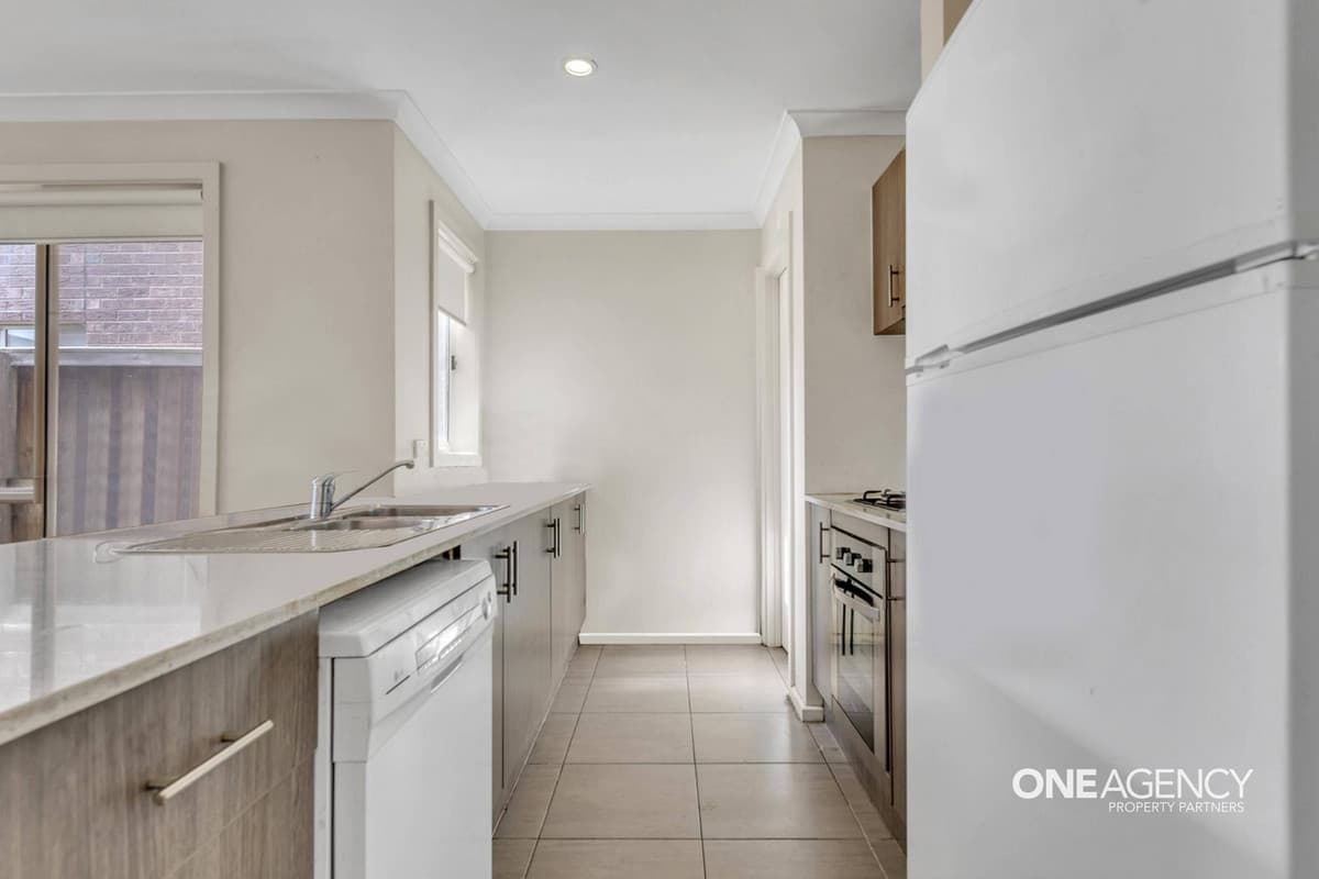 32 Featherbrook Drive, Point Cook, Point Cook - Thumbnail 5