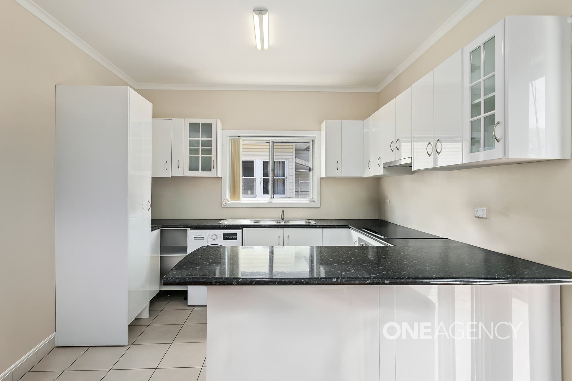 4 Carinmoney Avenue, Warilla, Warilla - Thumbnail 3