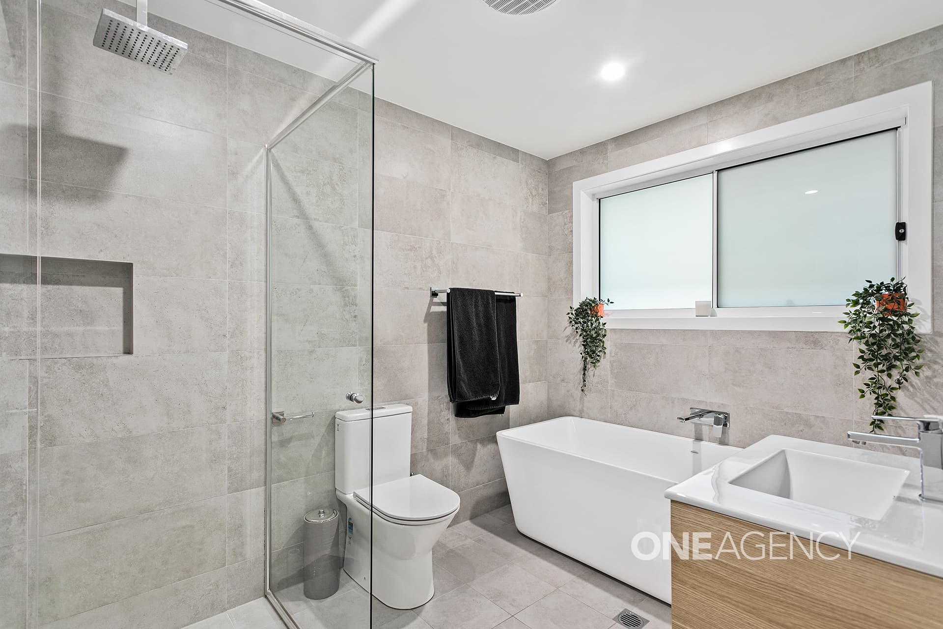 38 Flannery Drive, Calderwood, Calderwood - Thumbnail 3