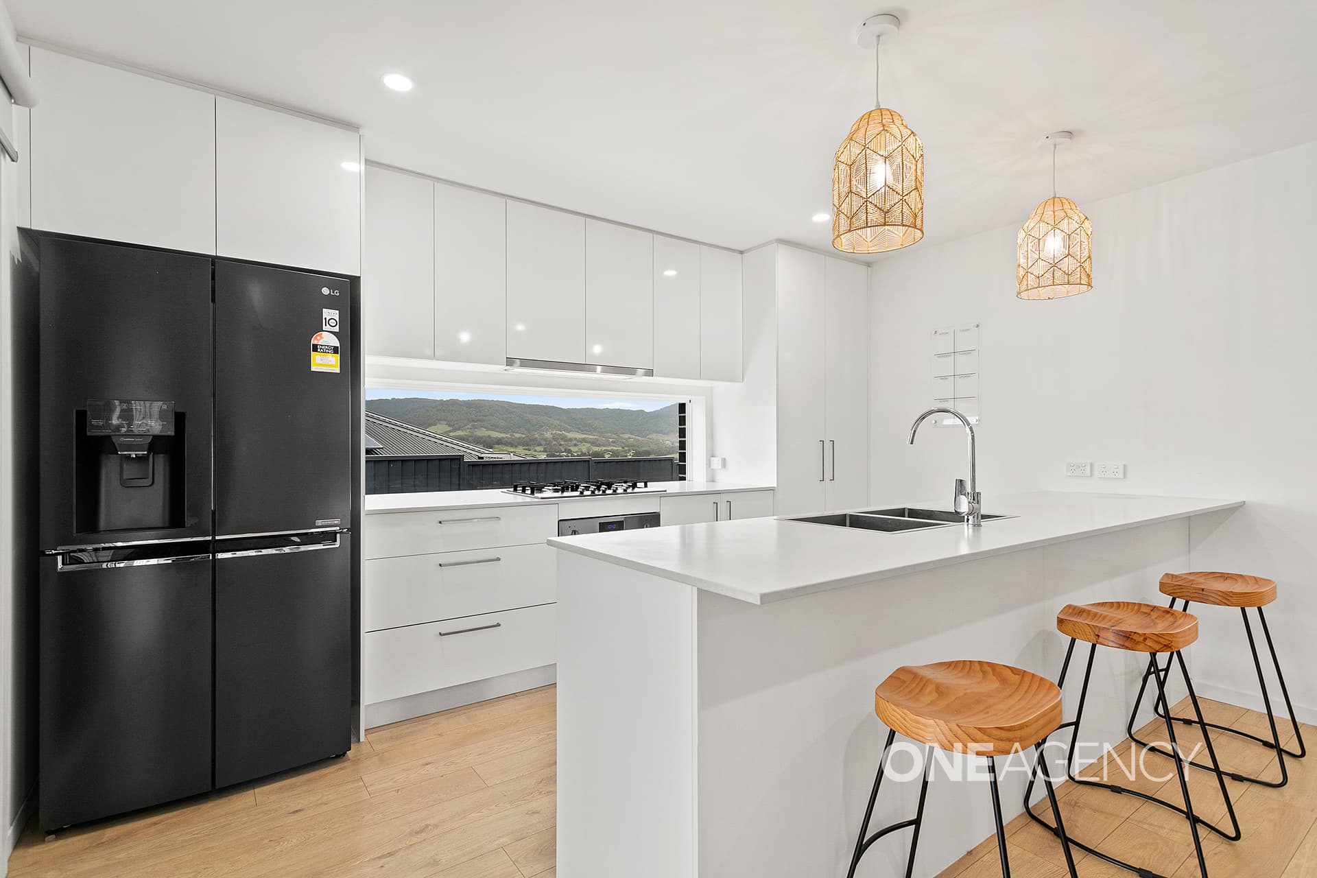 38 Flannery Drive, Calderwood, Calderwood - Thumbnail 4