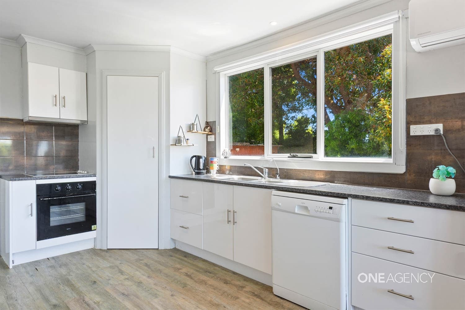 13 Ashwater Crescent, Penguin, Penguin - Thumbnail 3