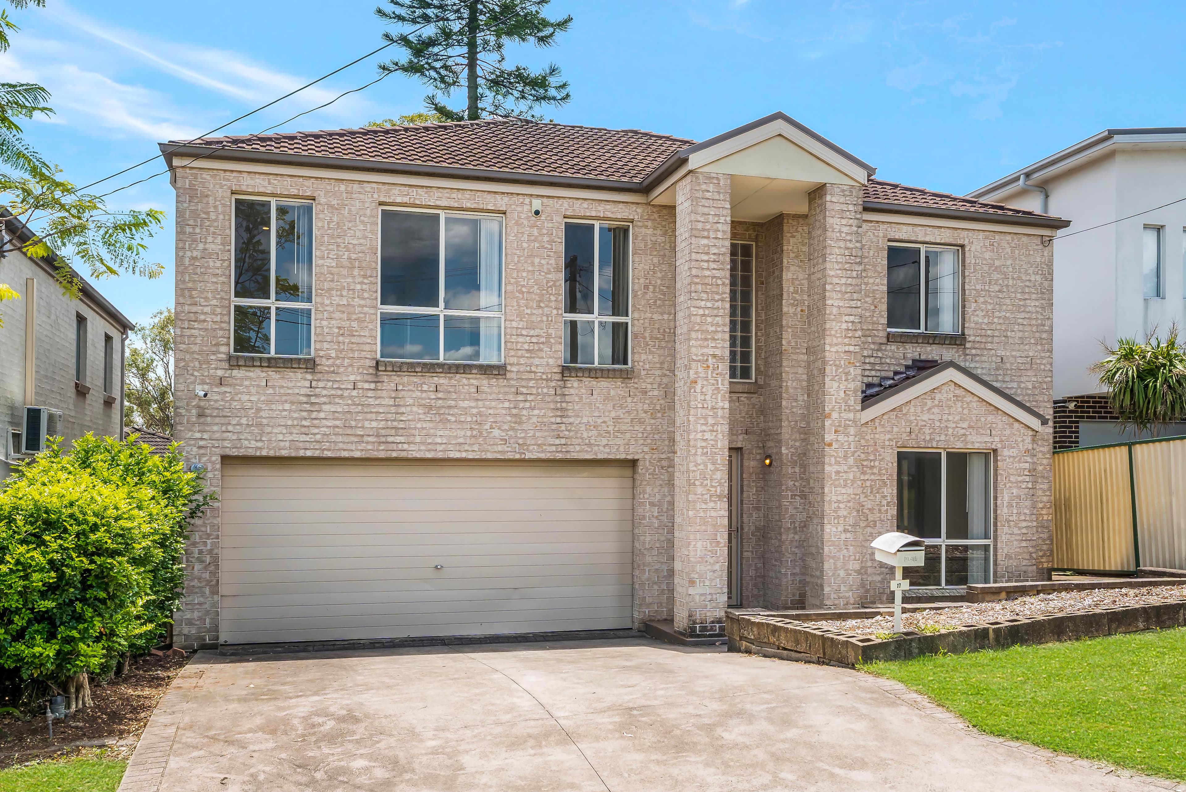 17 Thomas Avenue, Lurnea, Lurnea - Image 1