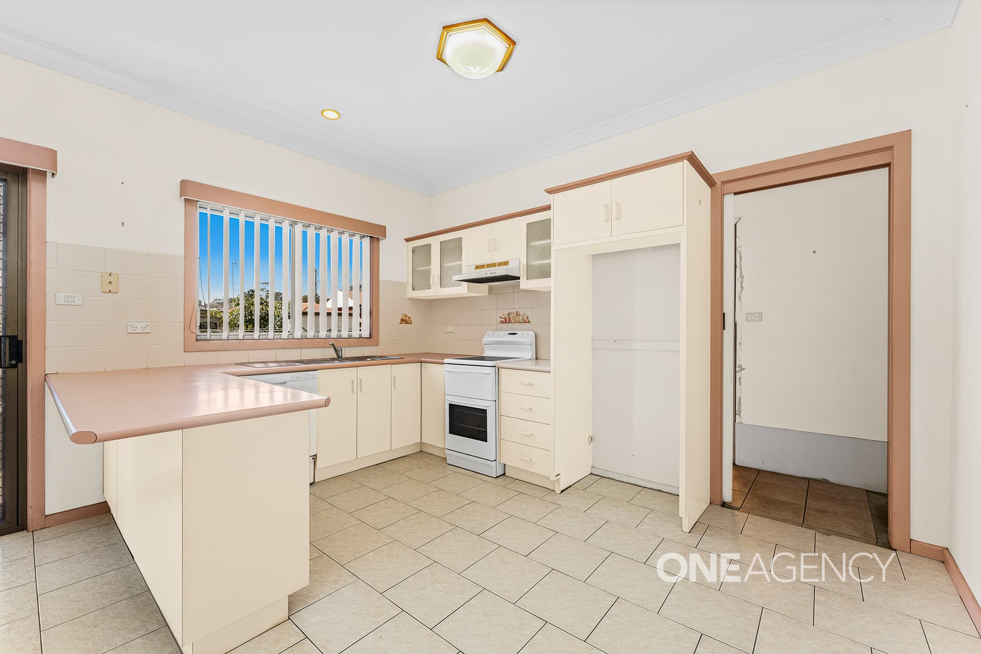 71 Mirrabooka Road, Lake Heights, Lake Heights - Thumbnail 3