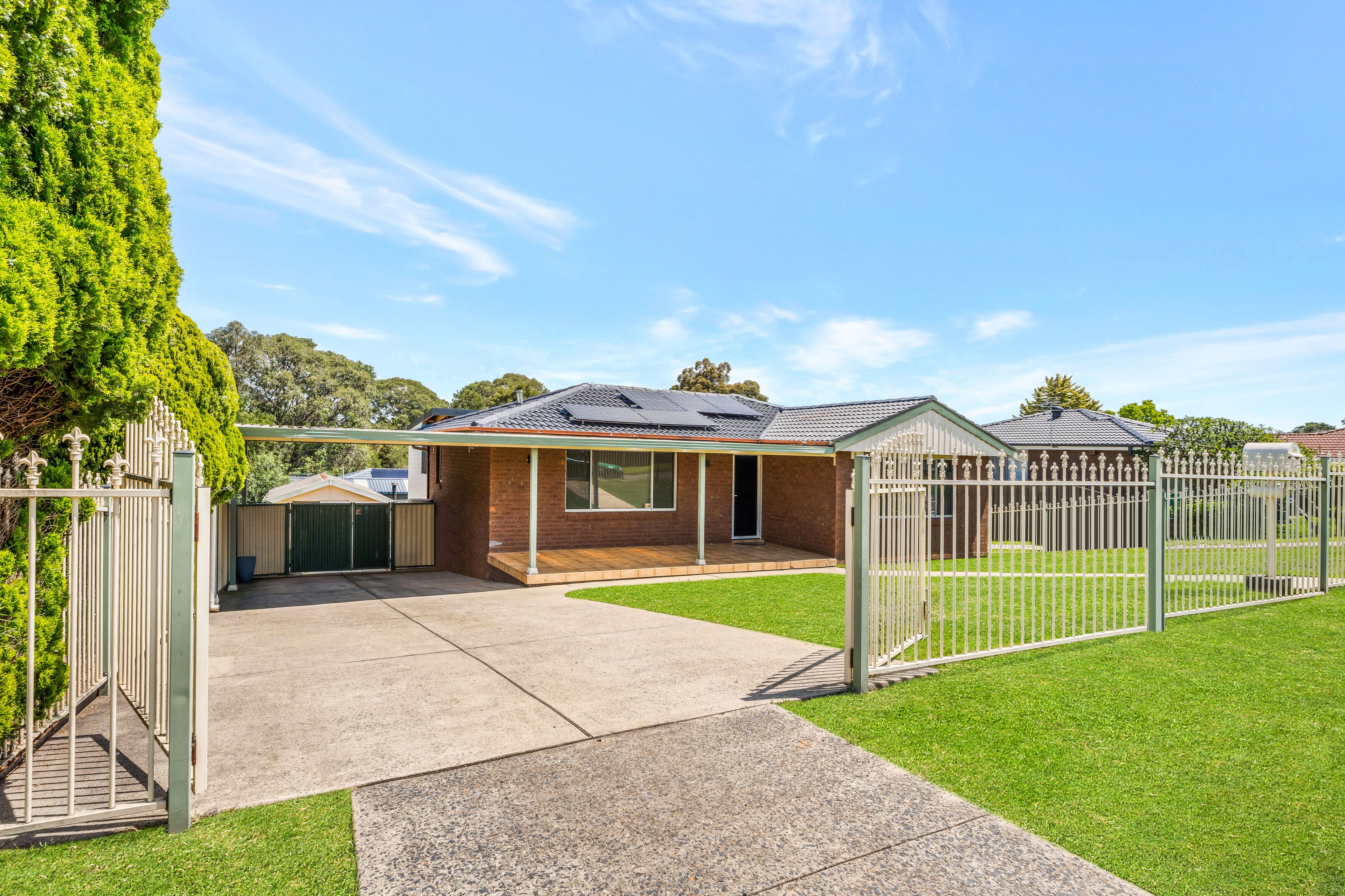 76 Chasselas Avenue, Eschol Park, Eschol Park - Image 1