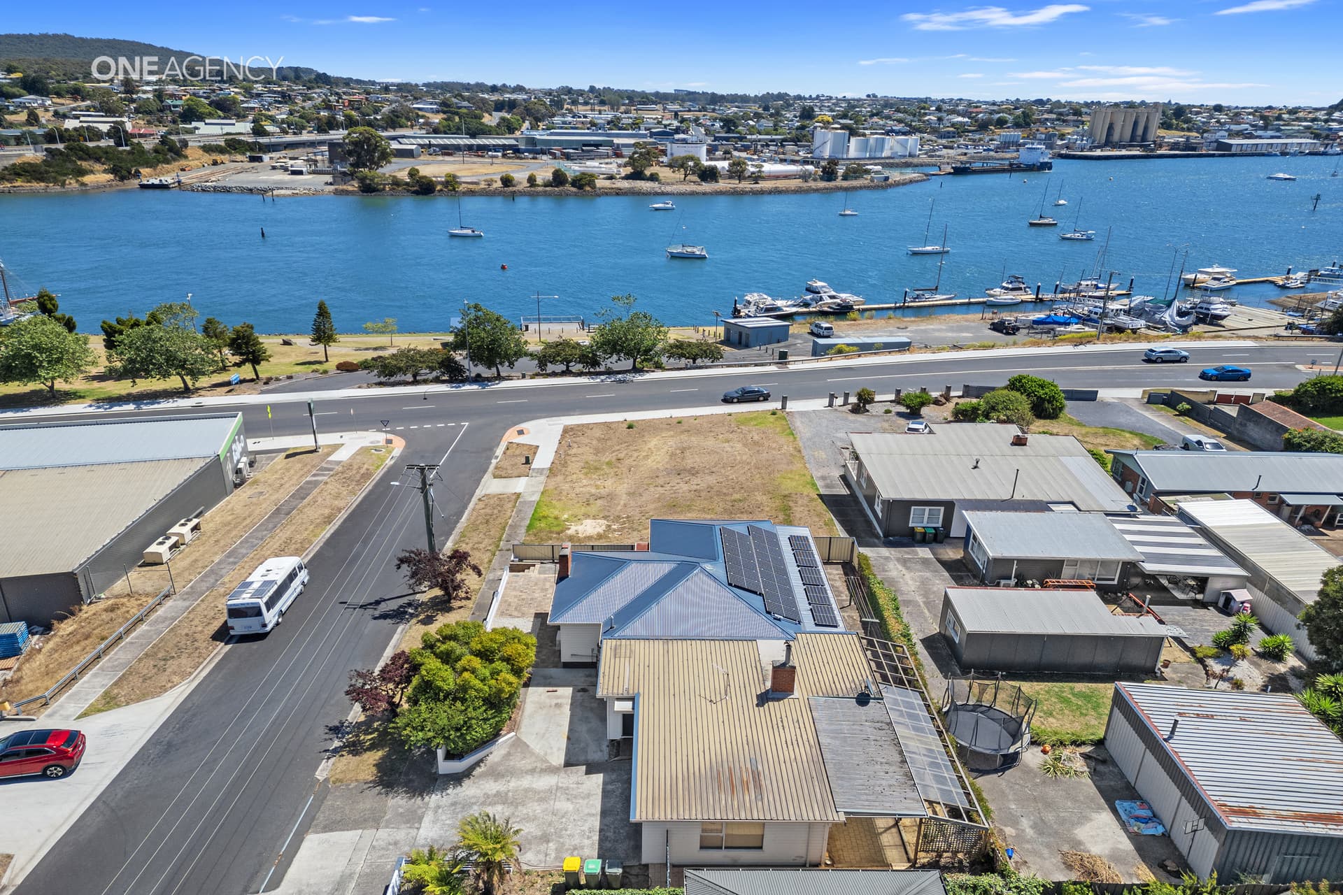 1 Riverview Avenue, East Devonport, East Devonport - Thumbnail 2