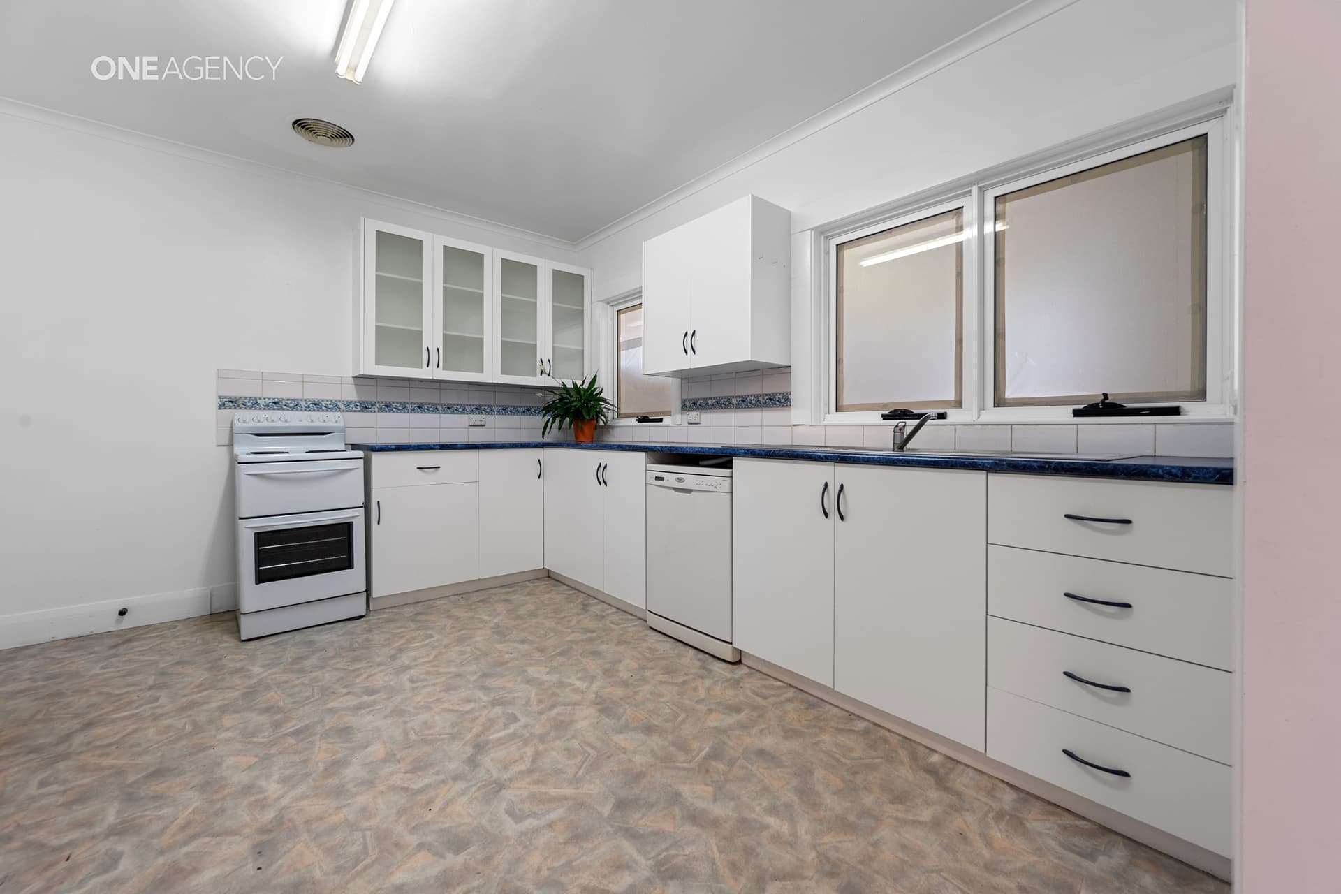 1 Riverview Avenue, East Devonport, East Devonport - Thumbnail 4