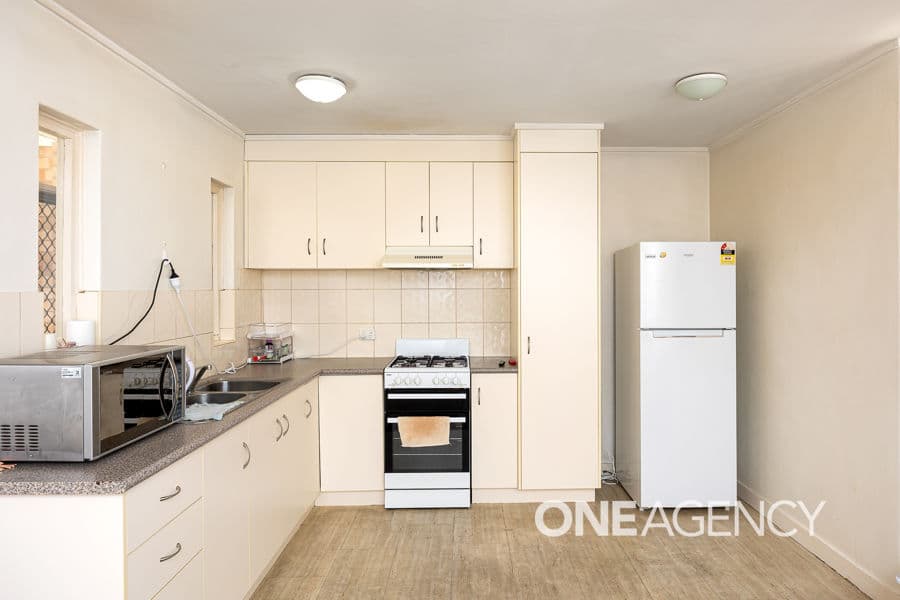 2-4/74A TOMPSON Street, Wagga Wagga, Wagga Wagga - Thumbnail 3