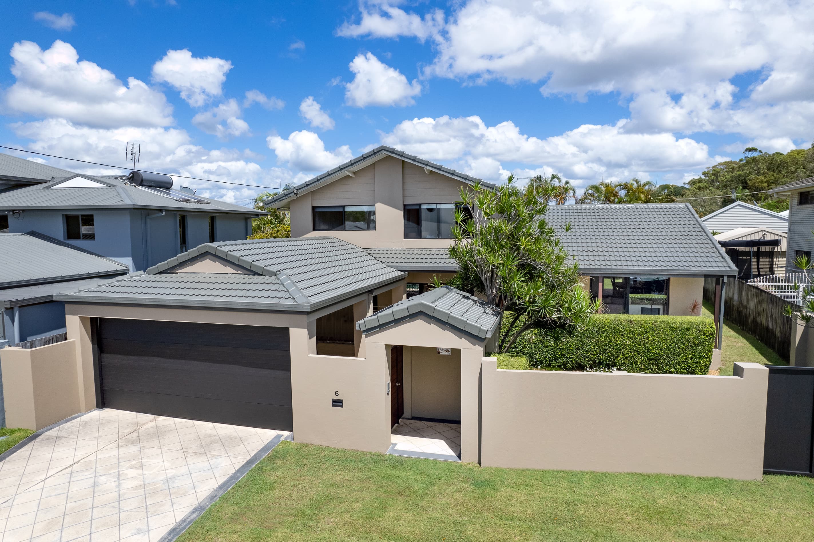 6 Maitland Street, Burleigh Waters, Burleigh Waters - Thumbnail 2