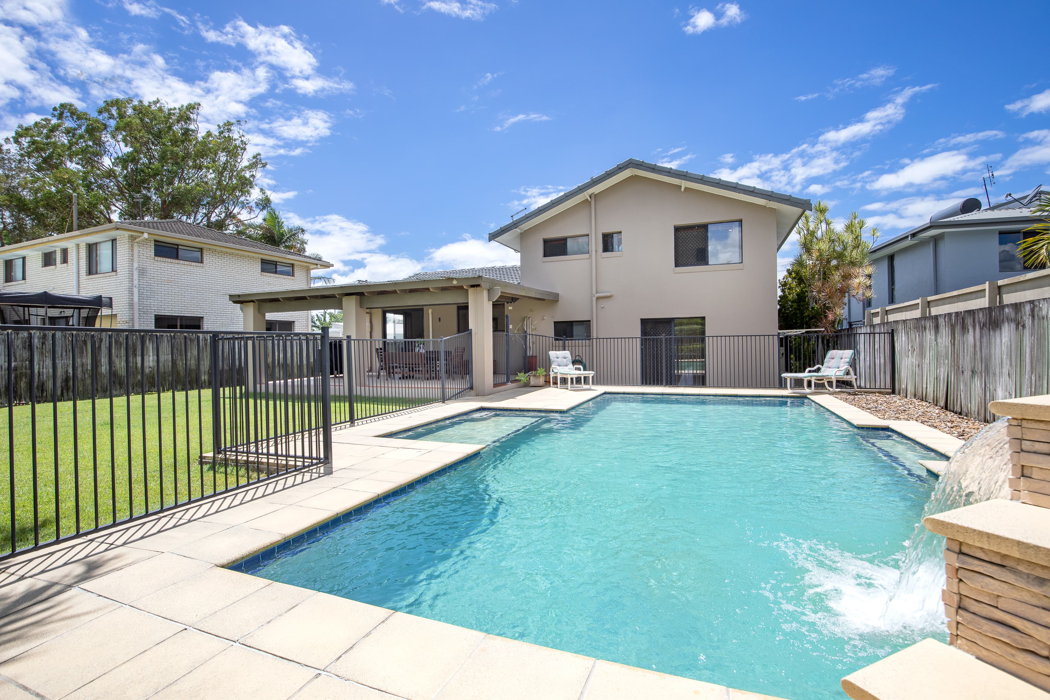 6 Maitland Street, Burleigh Waters, Burleigh Waters - Thumbnail 3