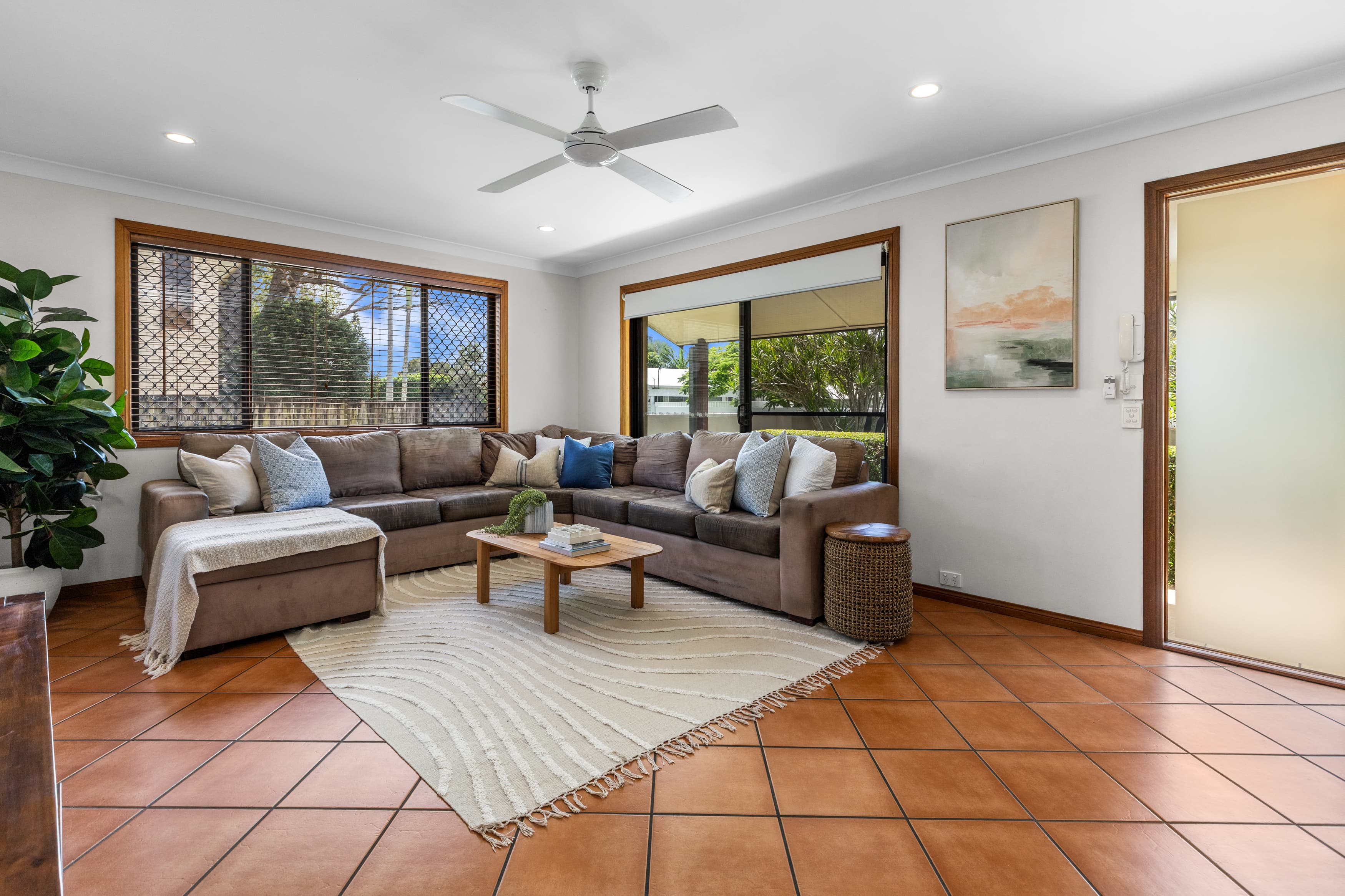 6 Maitland Street, Burleigh Waters, Burleigh Waters - Thumbnail 5