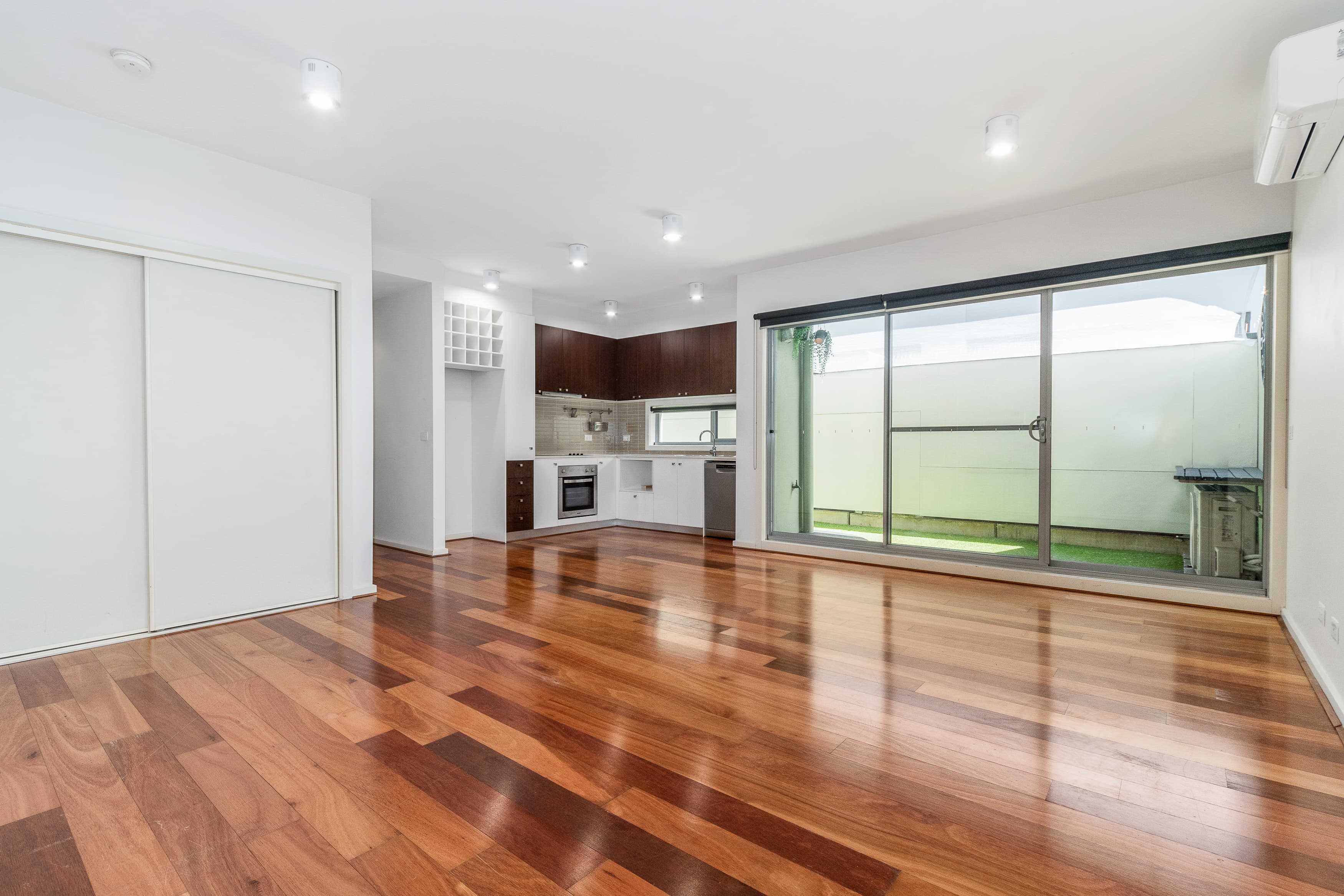 5/1A Thames Promenade, Chelsea, Chelsea - Image 1