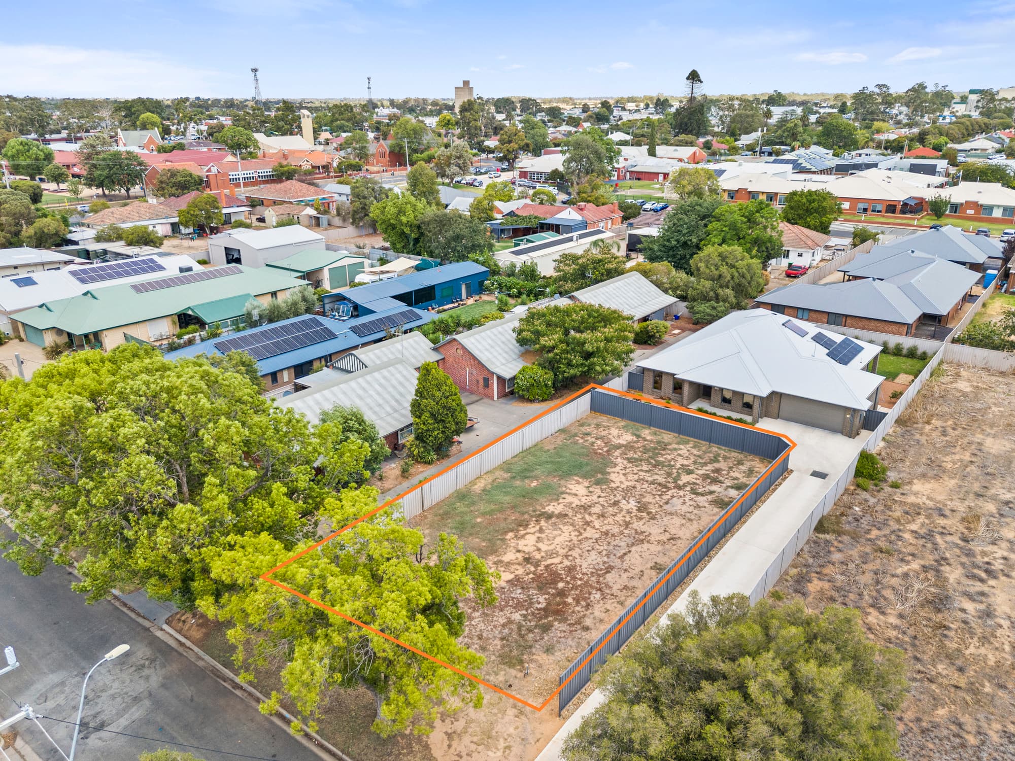11 Thompson Avenue, Cobram, Cobram - Thumbnail 2