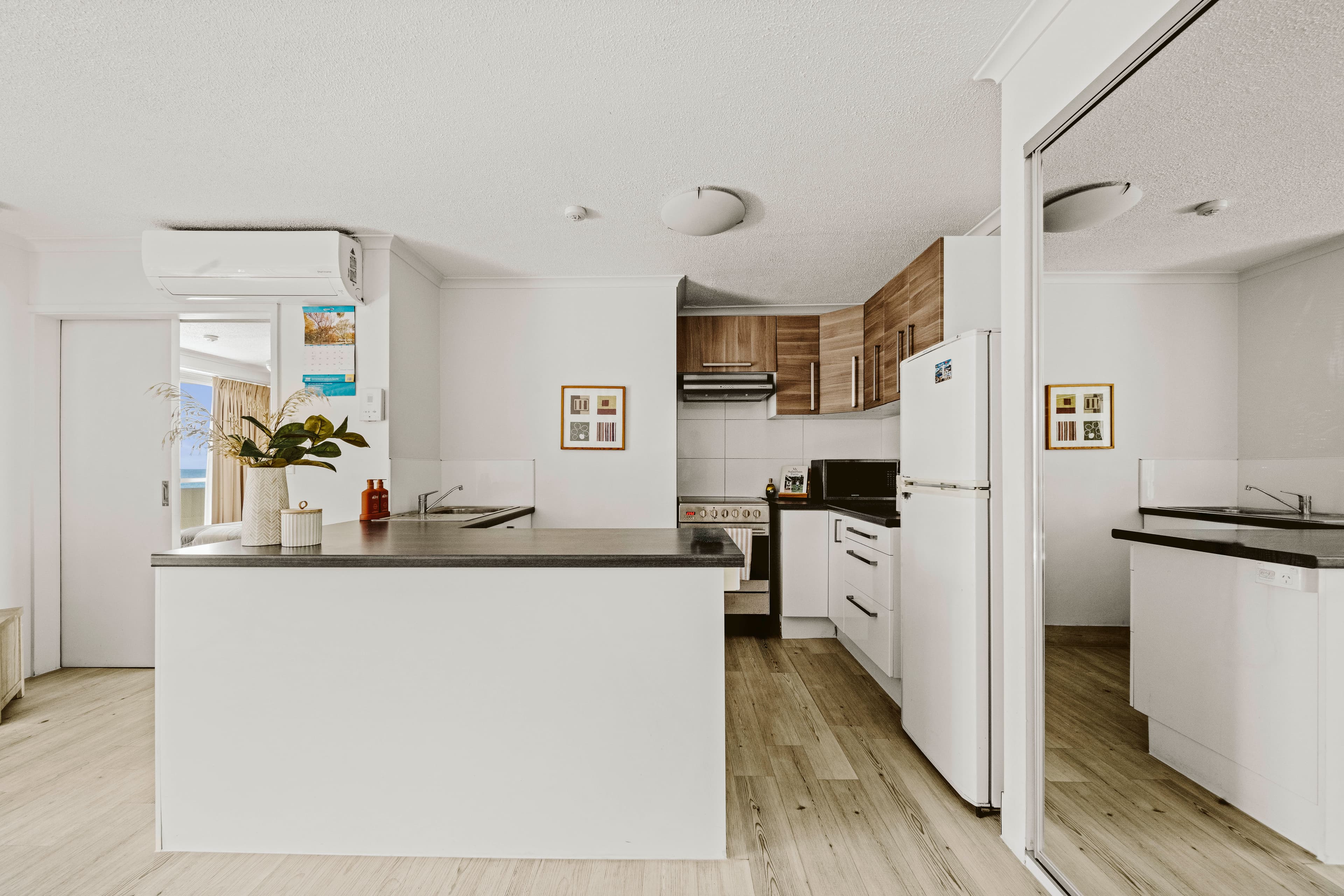 502/10 Vista Street, Surfers Paradise, Surfers Paradise - Thumbnail 4