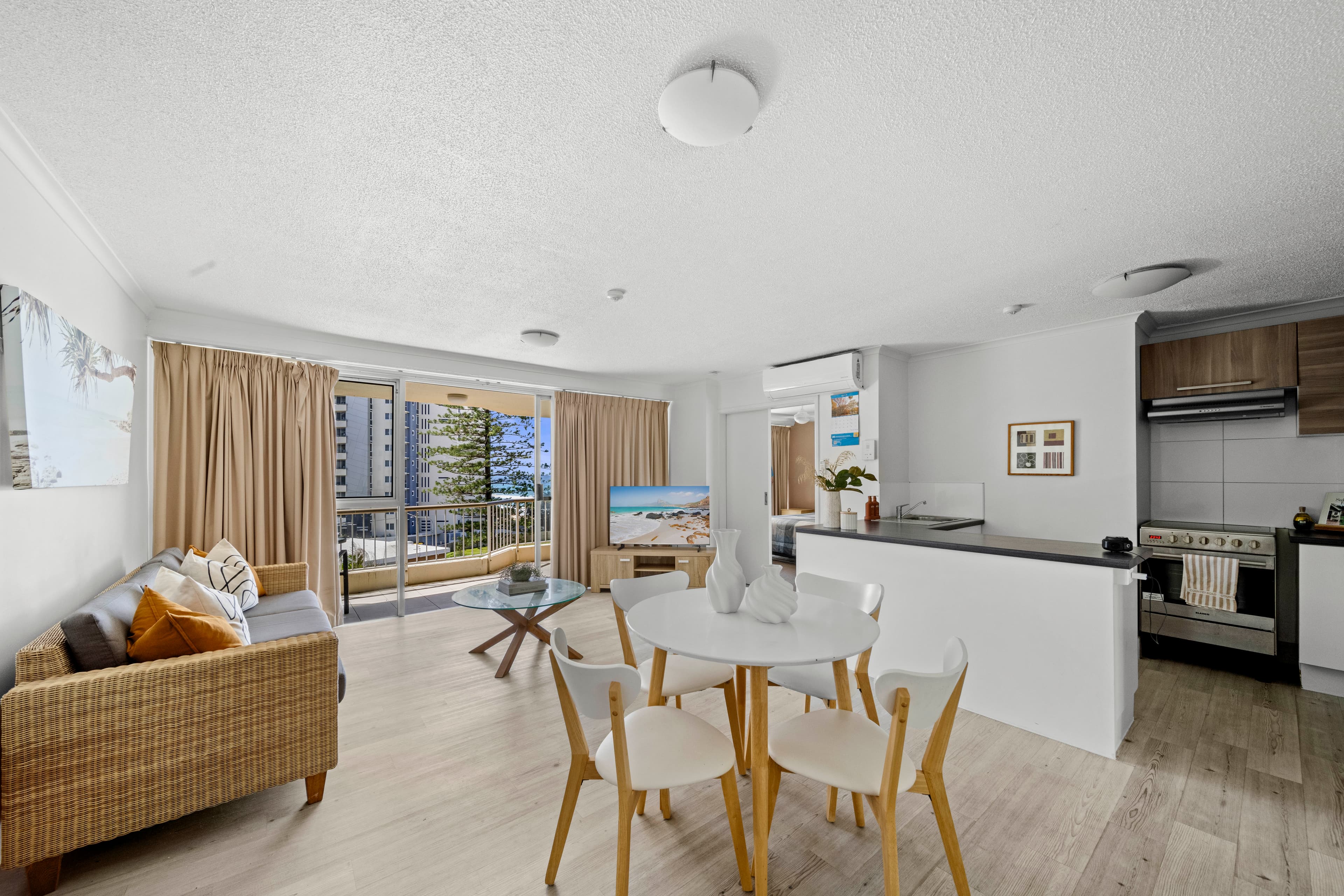 502/10 Vista Street, Surfers Paradise, Surfers Paradise - Thumbnail 3
