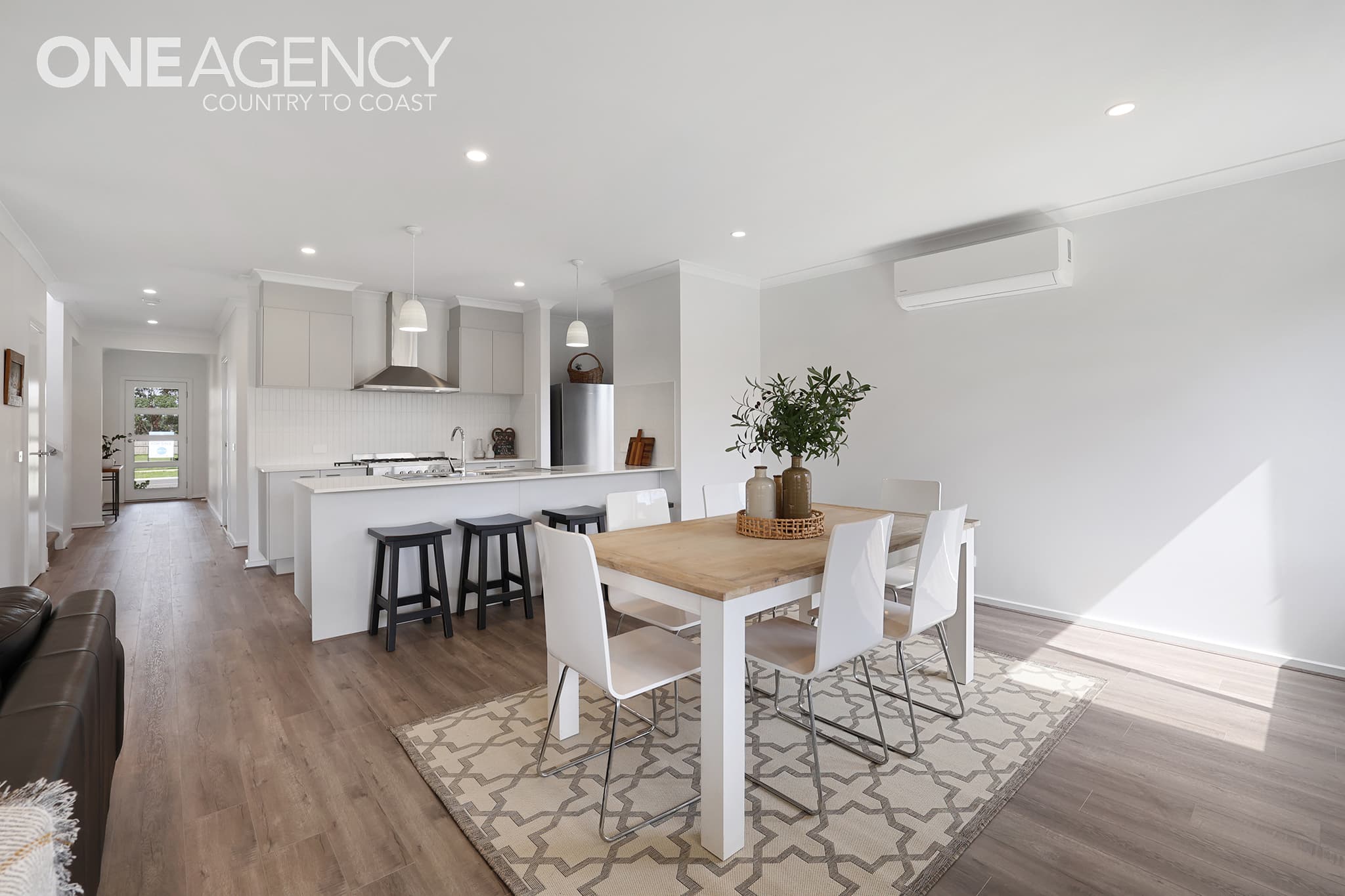 77 Pembrey Loop, Cowes, Cowes - Thumbnail 2