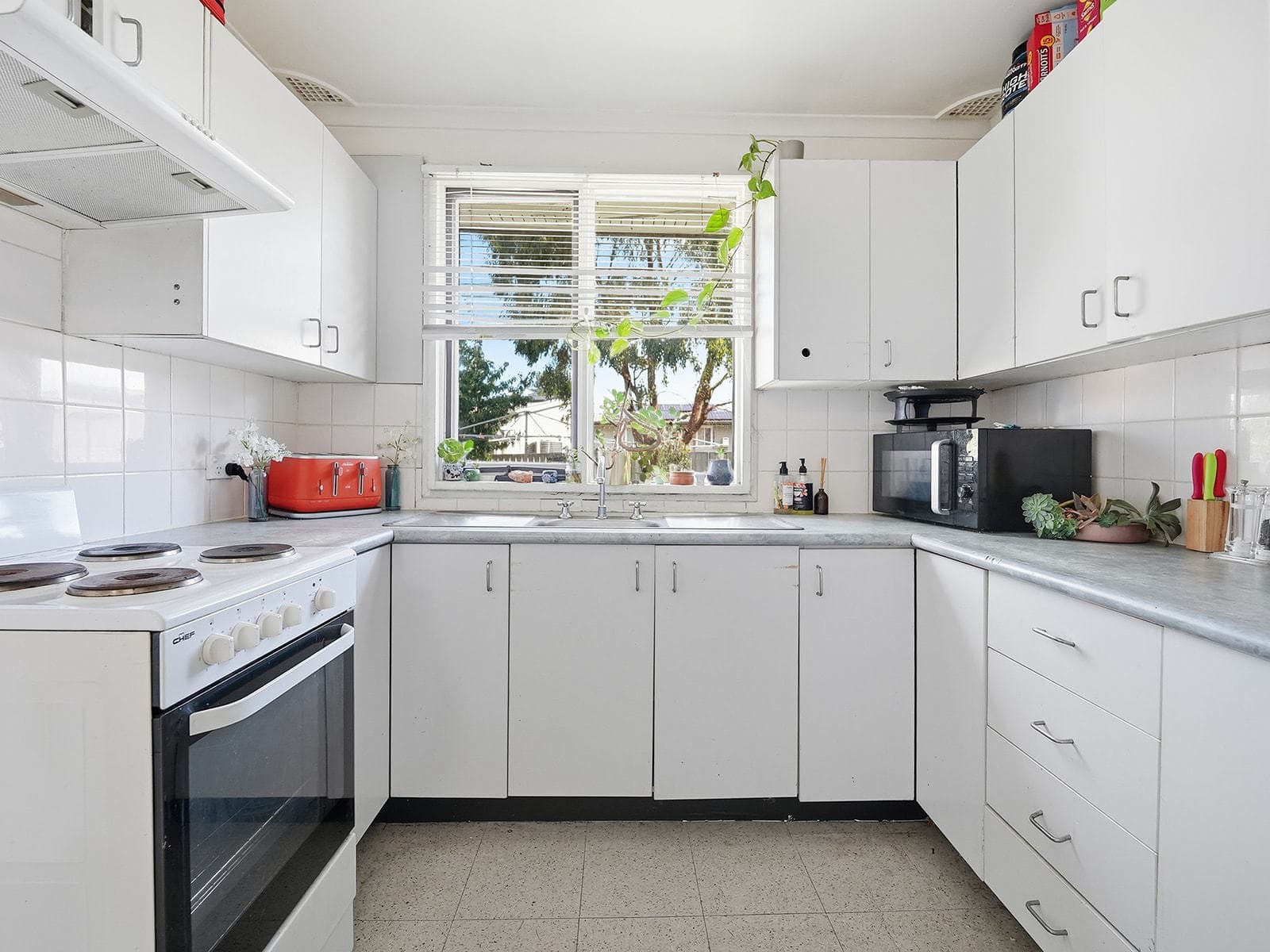 10 Mirral Way, Orange, Orange - Thumbnail 4