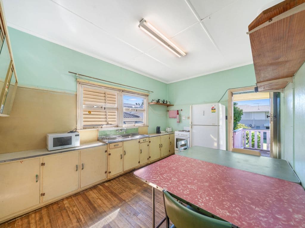 12 Herbert Street, Scarborough, Scarborough - Thumbnail 5