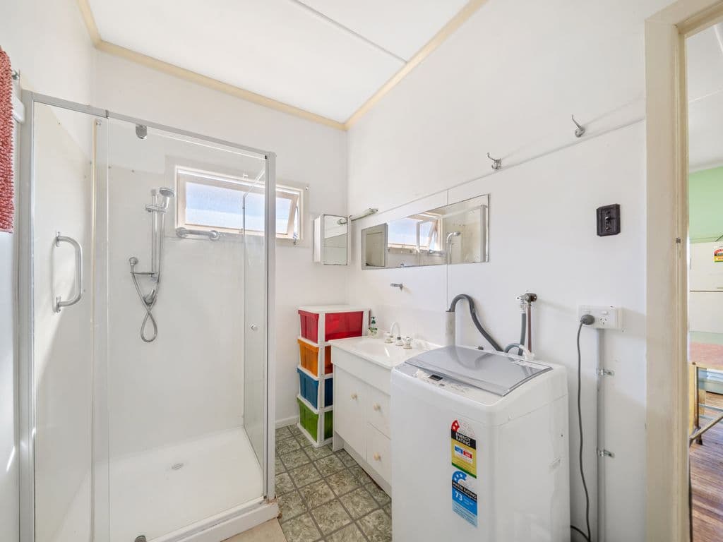 12 Herbert Street, Scarborough, Scarborough - Thumbnail 8