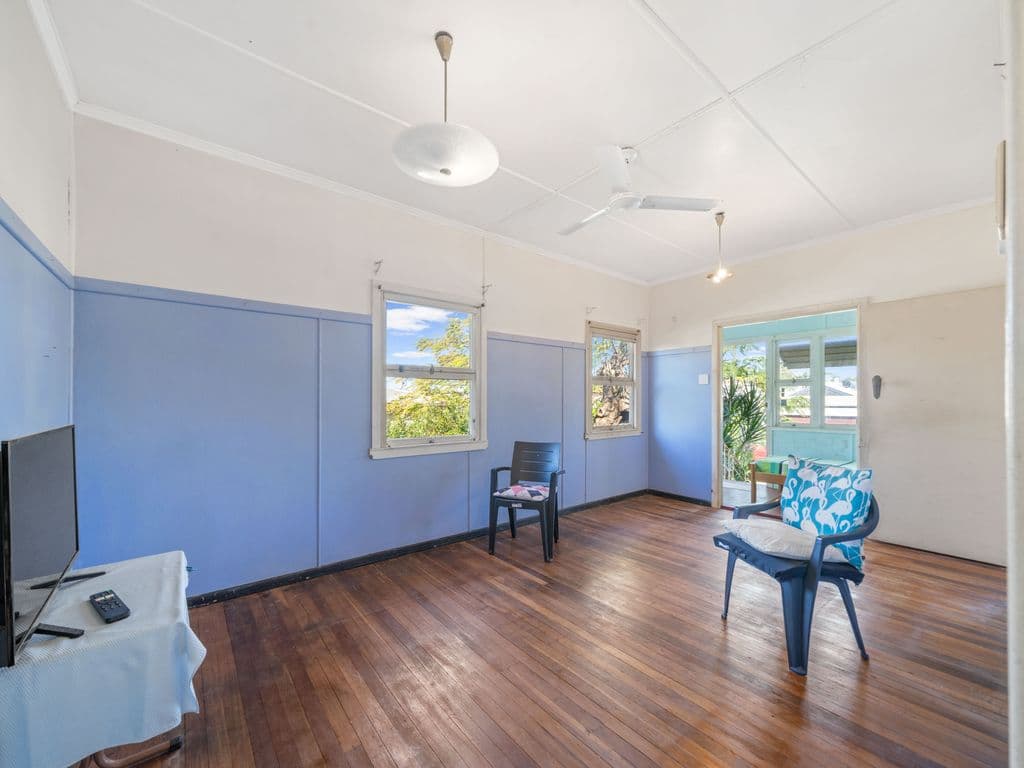12 Herbert Street, Scarborough, Scarborough - Thumbnail 4