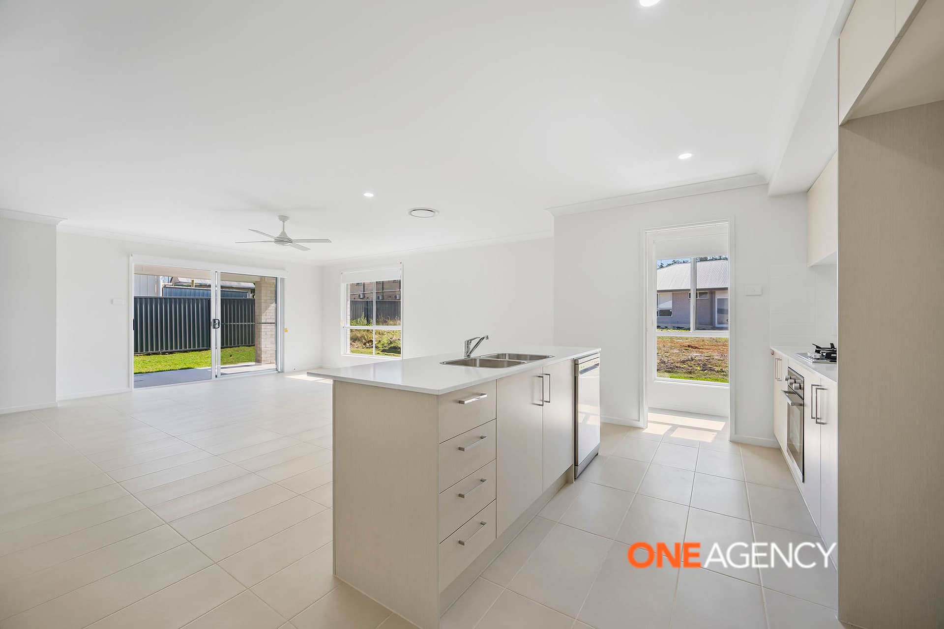 13 Vernon Circuit, Kew, Kew - Thumbnail 2