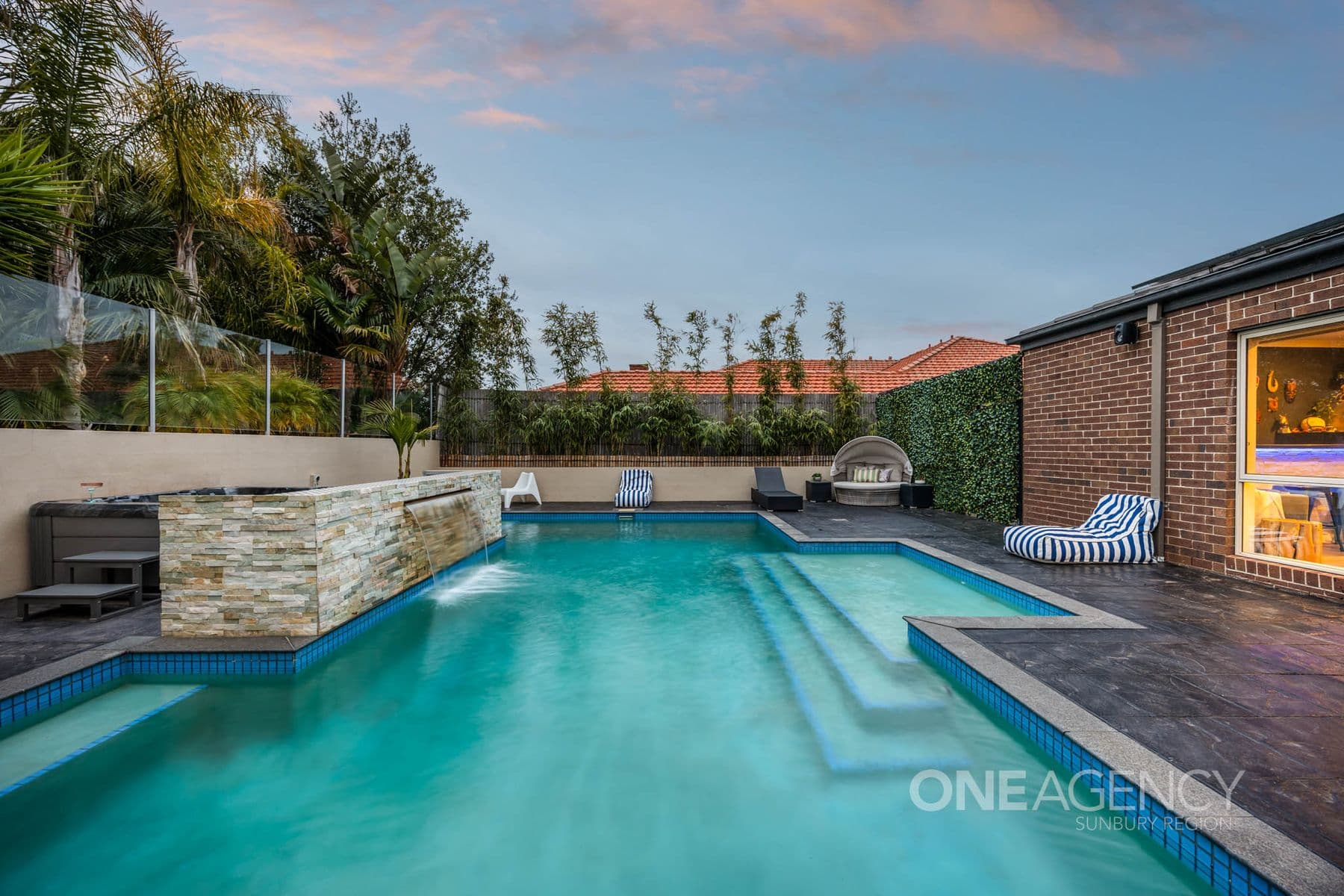 25 The Strand, Sunbury, Sunbury - Thumbnail 2