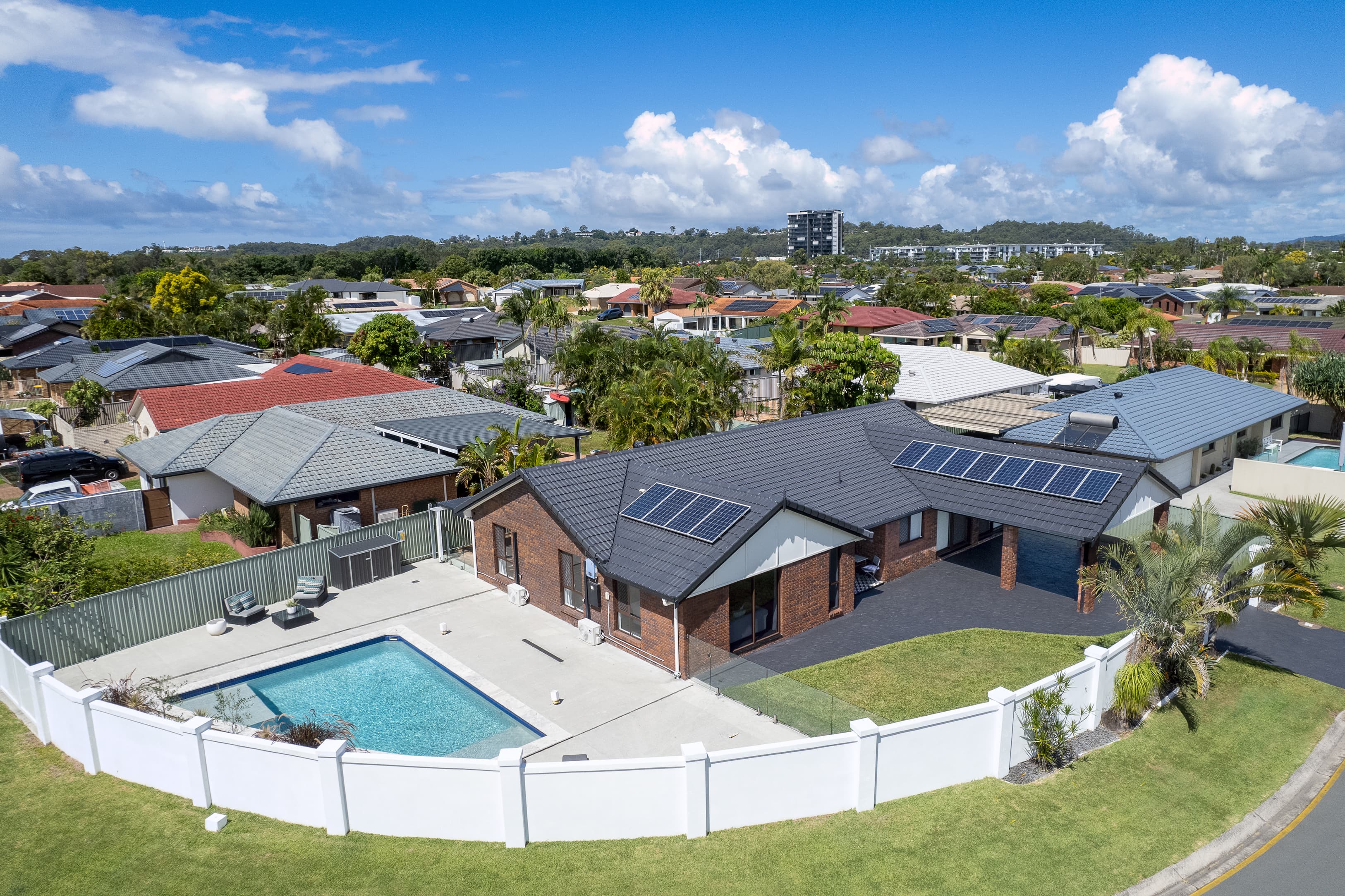 7 Redleaf Court, Burleigh Waters, Burleigh Waters - Thumbnail 2