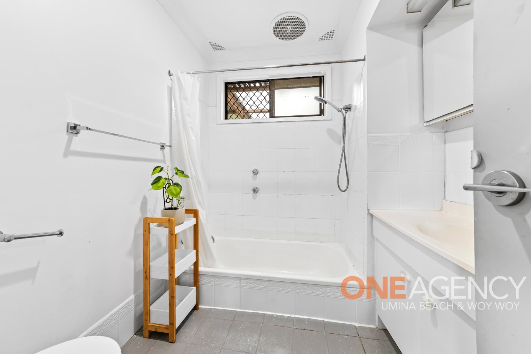 14 Scullin Place, Berkeley Vale, Berkeley Vale - Thumbnail 6