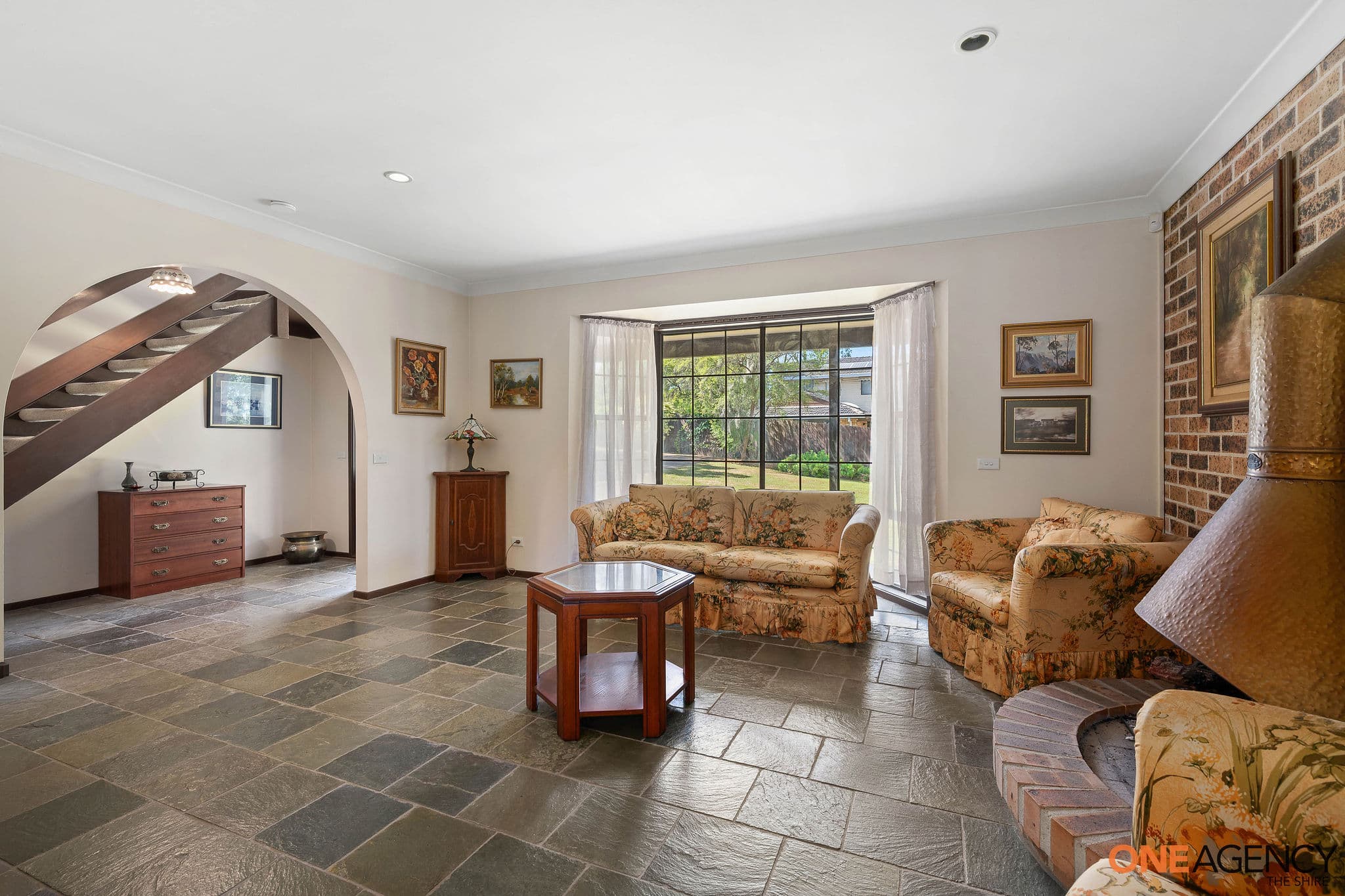 11 Blaxland Drive, Illawong, Illawong - Thumbnail 4
