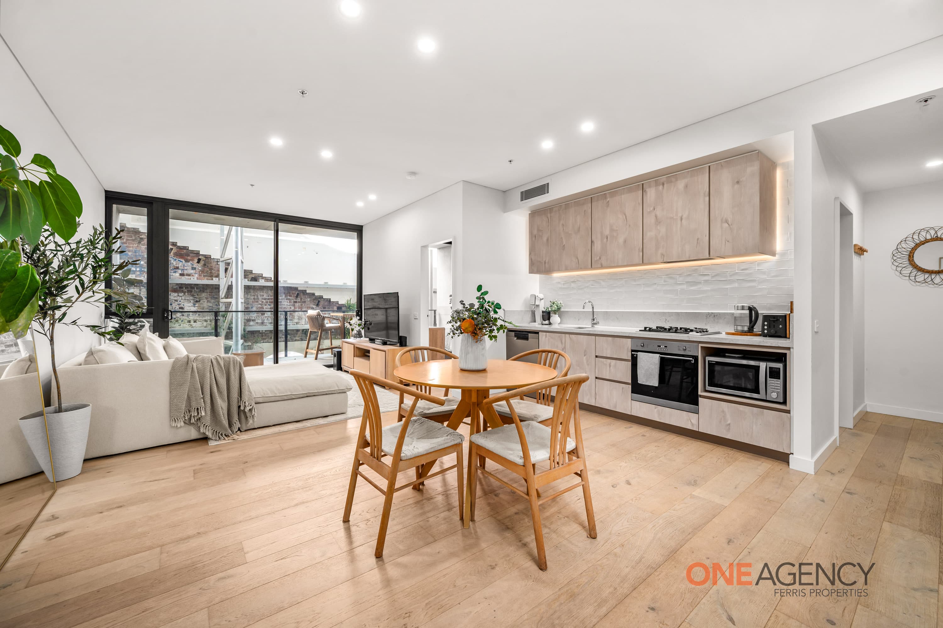 302/169 Hunter Street, Newcastle, Newcastle - Thumbnail 2