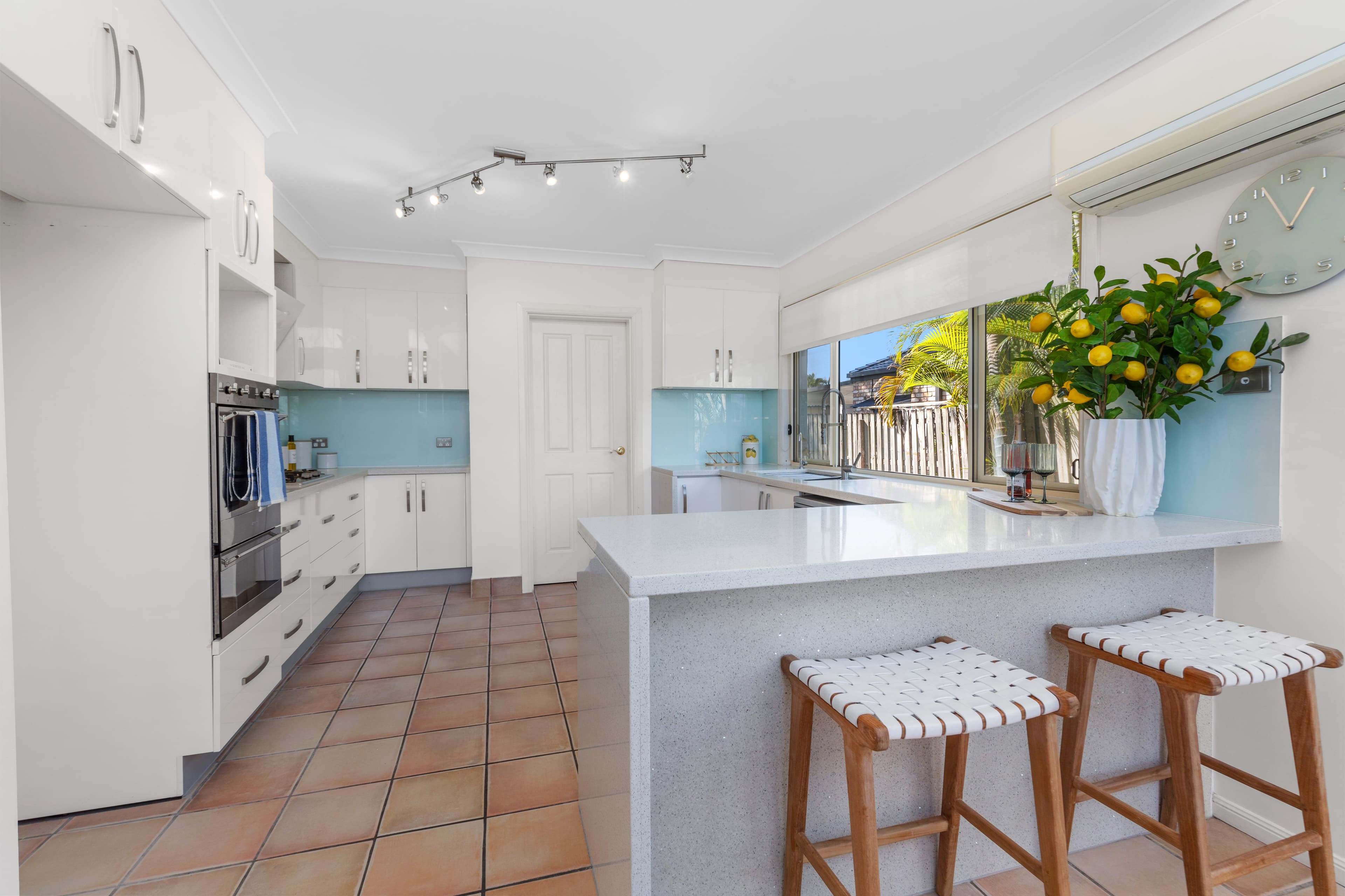 140 Honeyeater Drive, Burleigh Waters, Burleigh Waters - Thumbnail 5