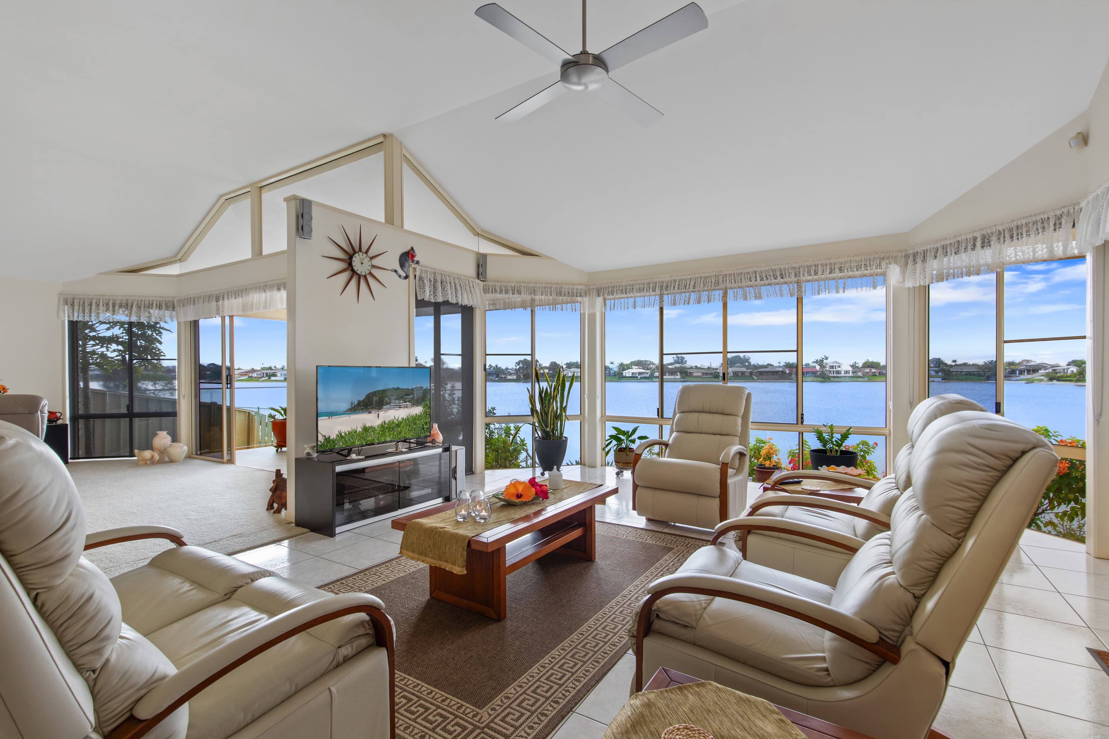 33 Wedgebill Parade, Burleigh Waters, Burleigh Waters - Thumbnail 2