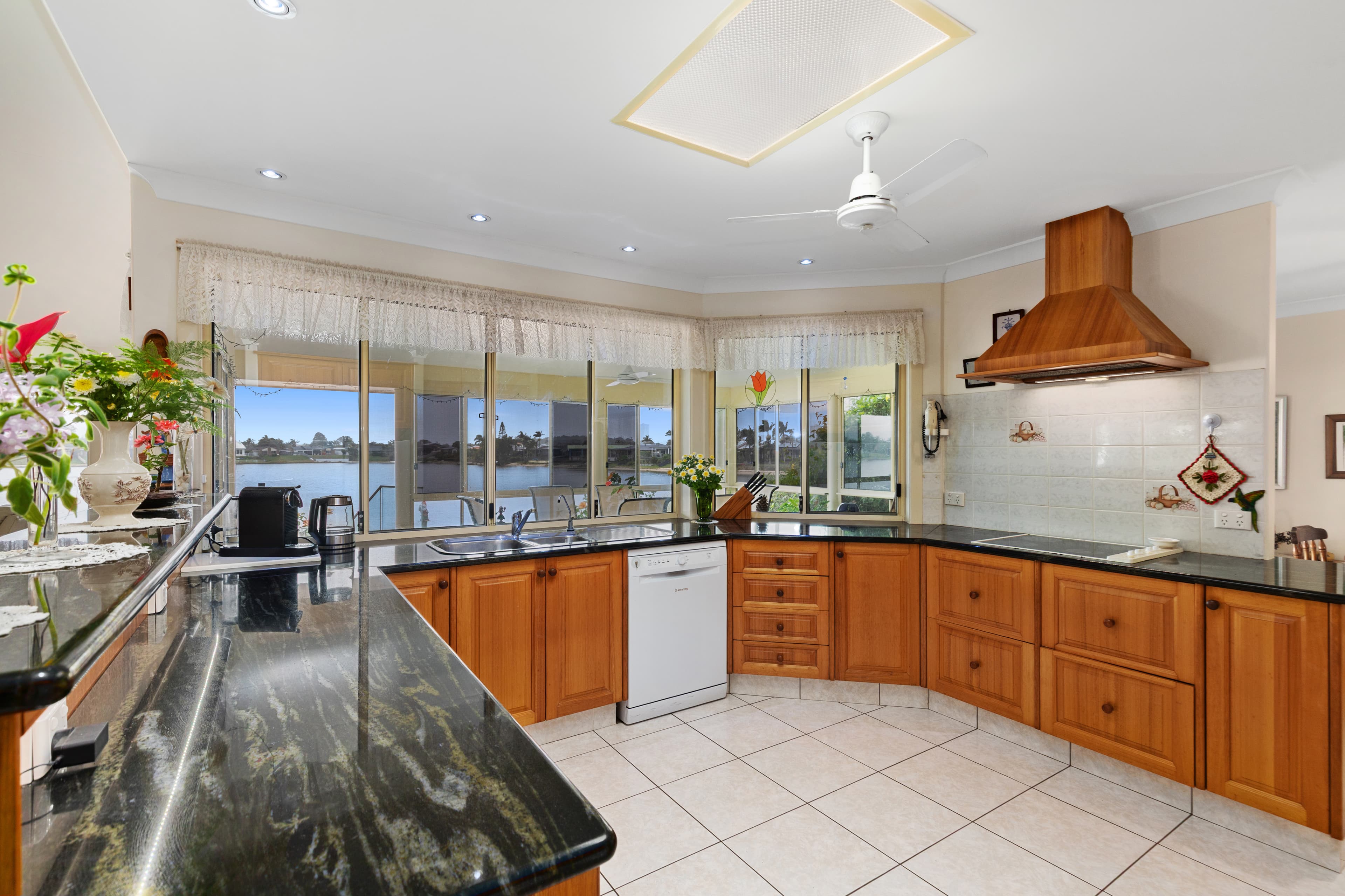 33 Wedgebill Parade, Burleigh Waters, Burleigh Waters - Thumbnail 5