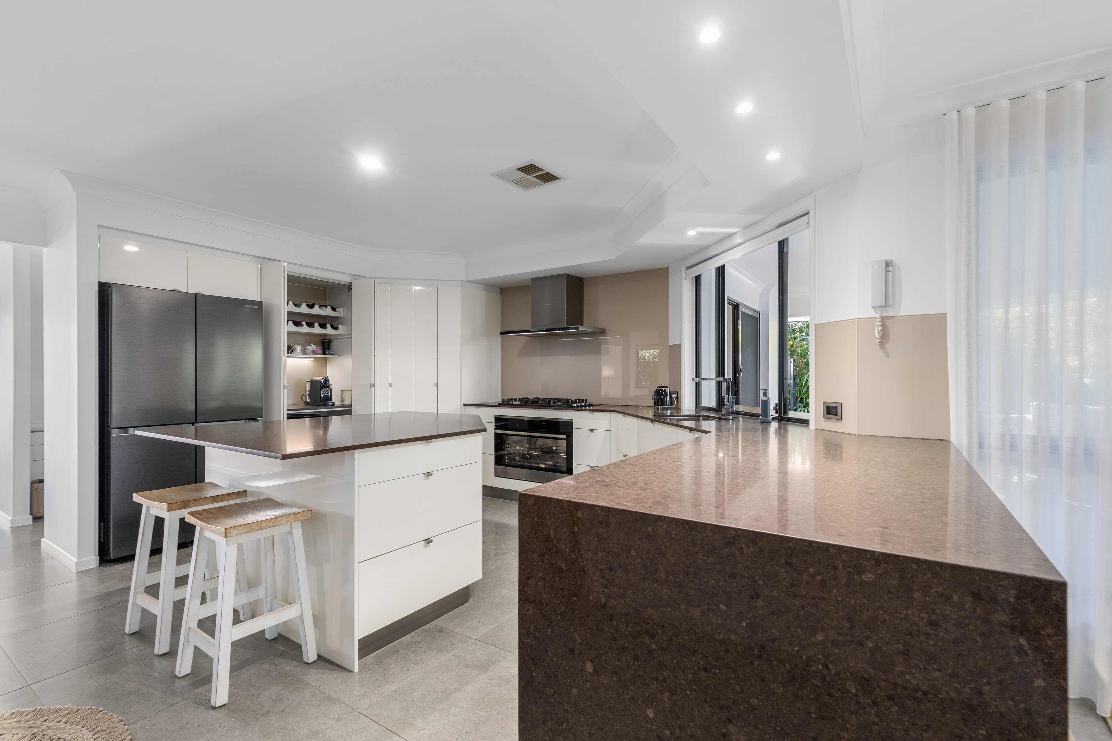 6 Avocet Avenue, Burleigh Waters, Burleigh Waters - Thumbnail 5