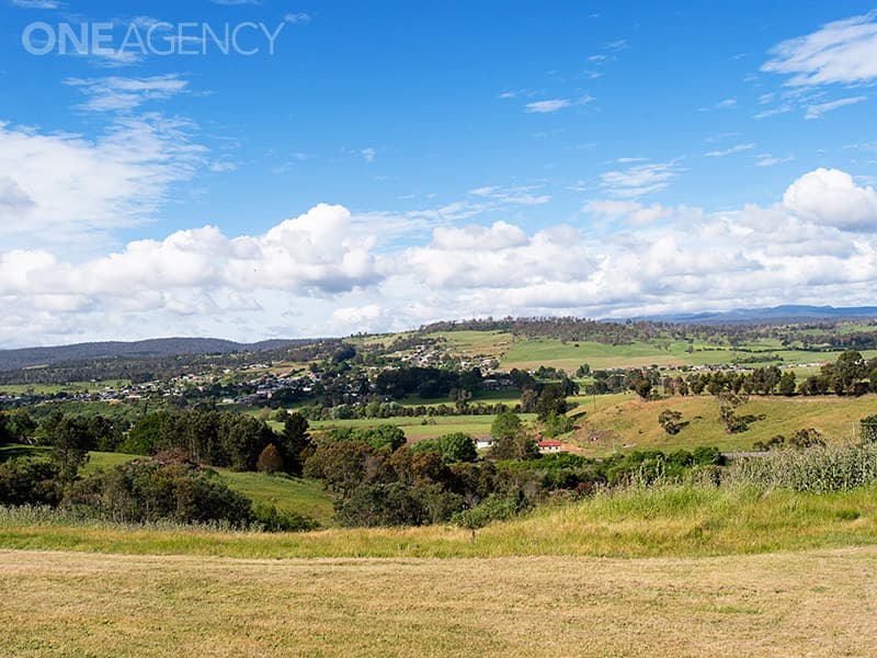 78 Benwerrin Crescent, Norwood, Norwood - Thumbnail 2