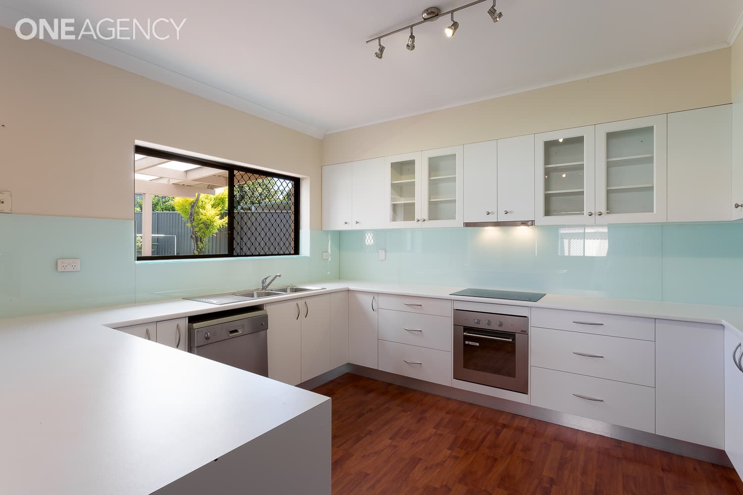 145 Anzac Avenue, Redcliffe, Redcliffe - Thumbnail 2