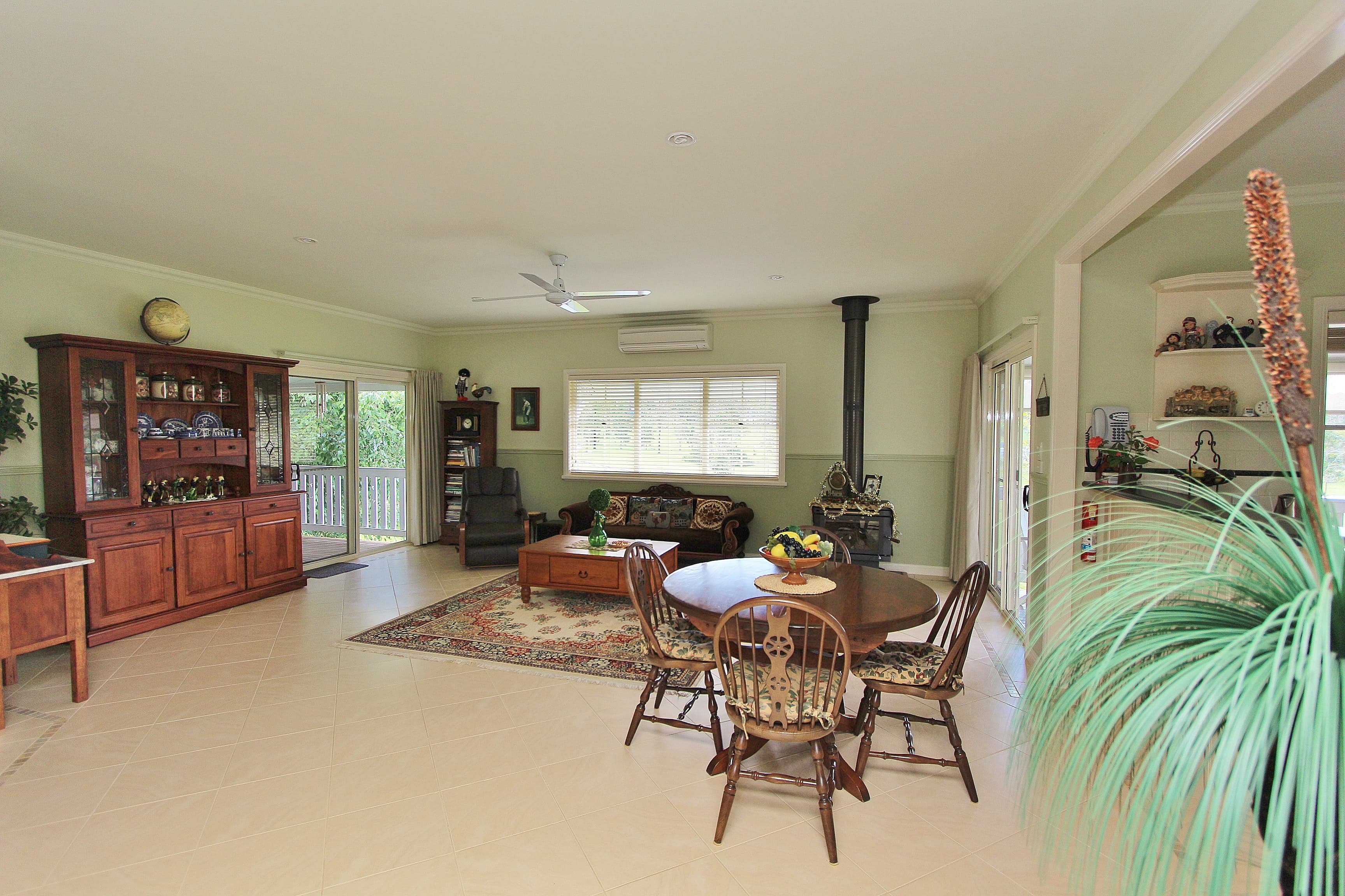 23 Lake Ridge Drive, Kew, Kew - Thumbnail 3