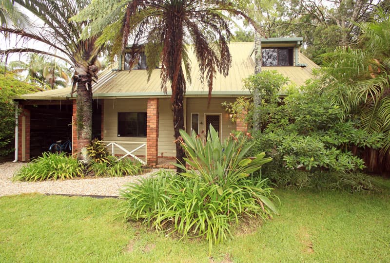 18 Beacon Crescent, Emerald Beach, Emerald Beach - Thumbnail 2