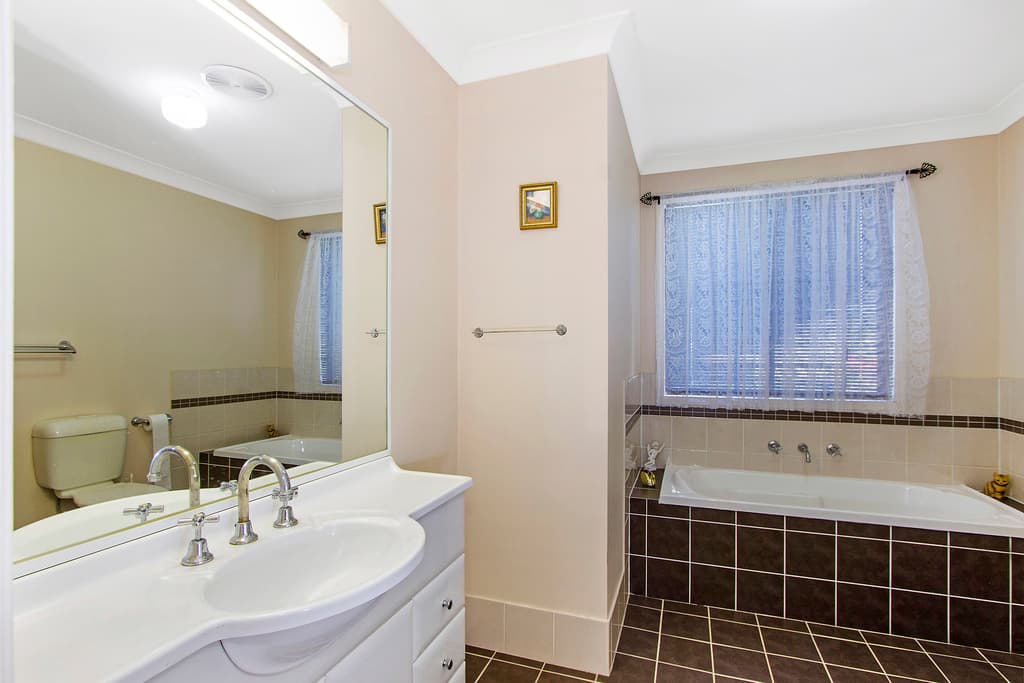 11  Wingello Crescent, Wyoming, Wyoming - Thumbnail 8