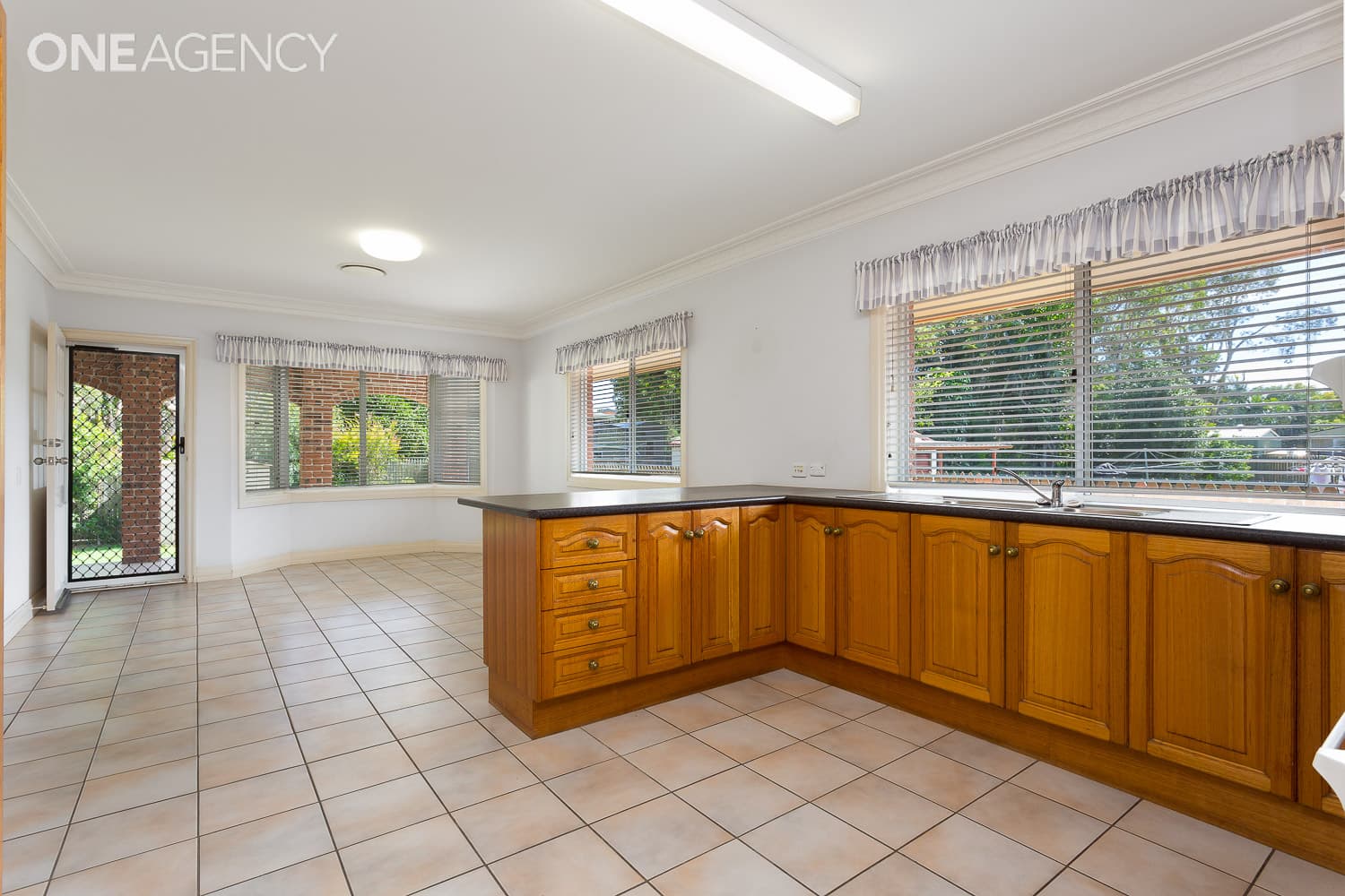 35 Thomas Street, Clontarf, Clontarf - Thumbnail 5