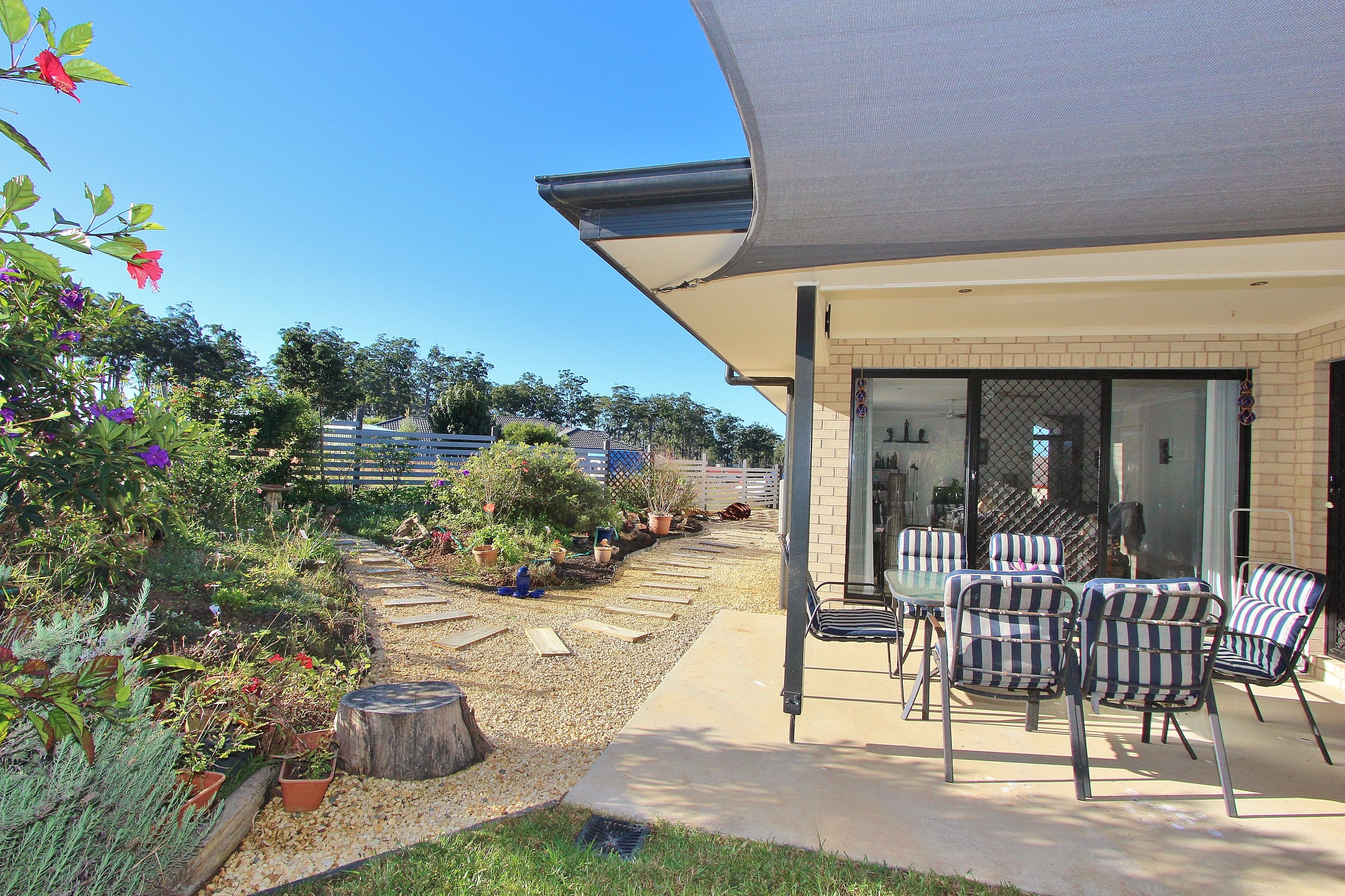 11 Wren Close, Kew, Kew - Thumbnail 2