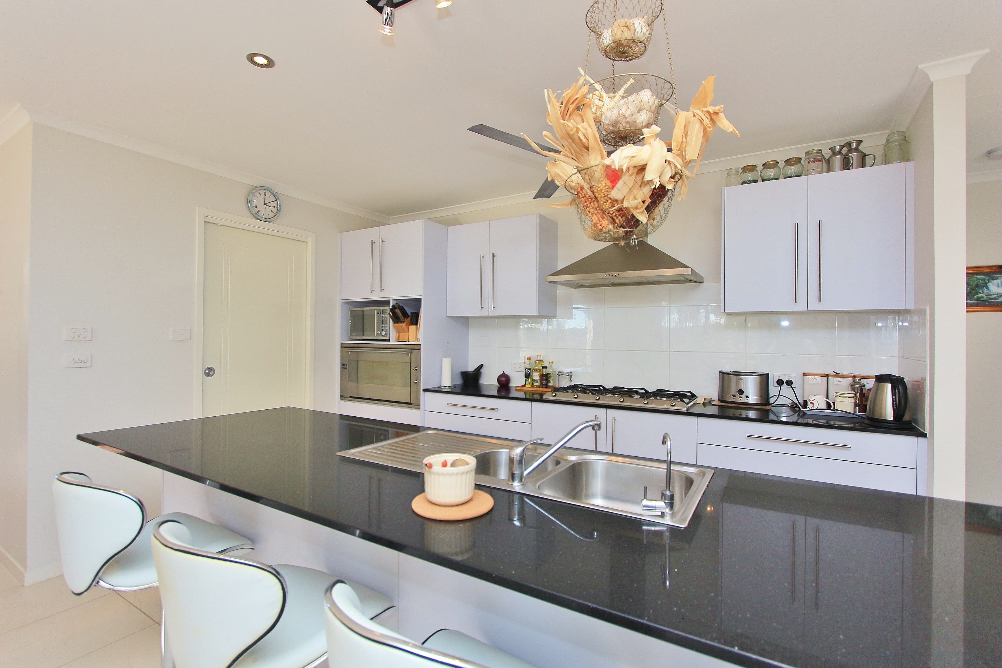 11 Wren Close, Kew, Kew - Thumbnail 3