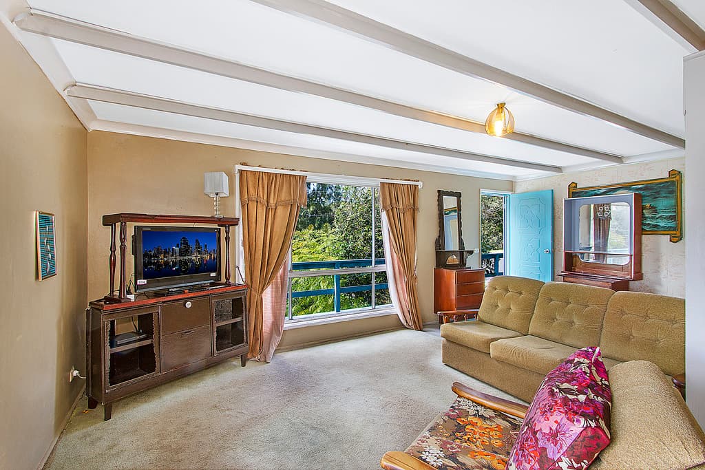 16 Jindalee Avenue, Point Clare, Point Clare - Thumbnail 2